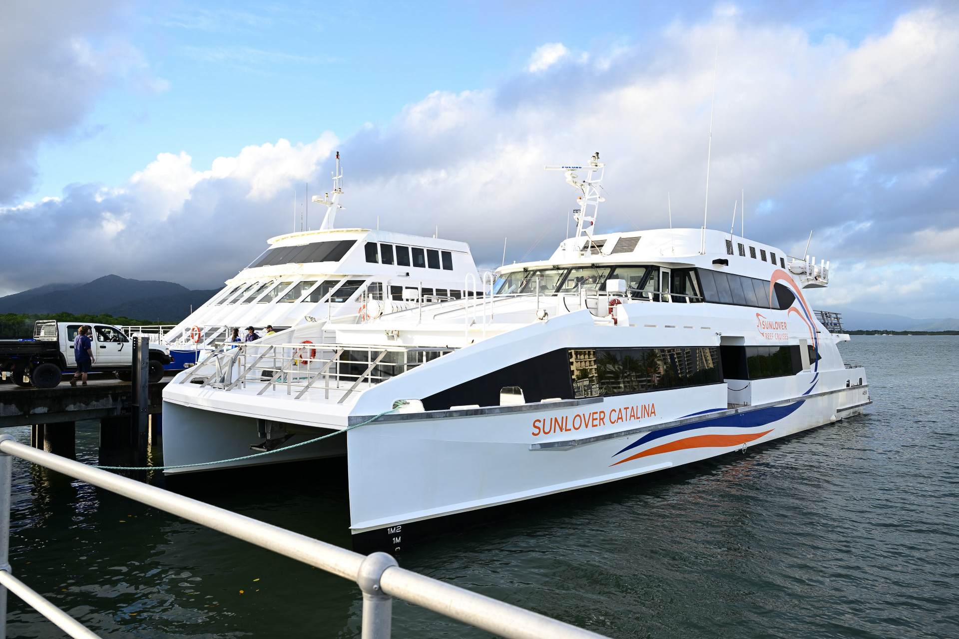 Sunlover Reef Cruisesの大型カタマランボート（双胴船）。リーフツアーではカタマランがよく使われる