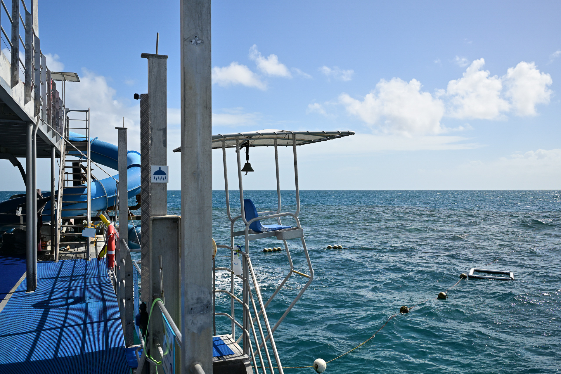 Moore Reef Pontoonに到着。外洋の海上に設けられた拠点から各種アクティビティを楽しめる