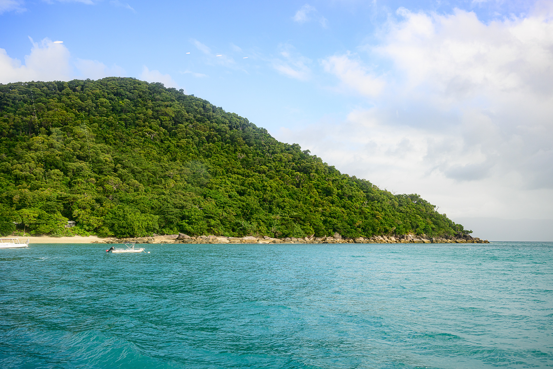Fitzroy Islandを離れ、Cairns Marlin Marinaへ帰投する