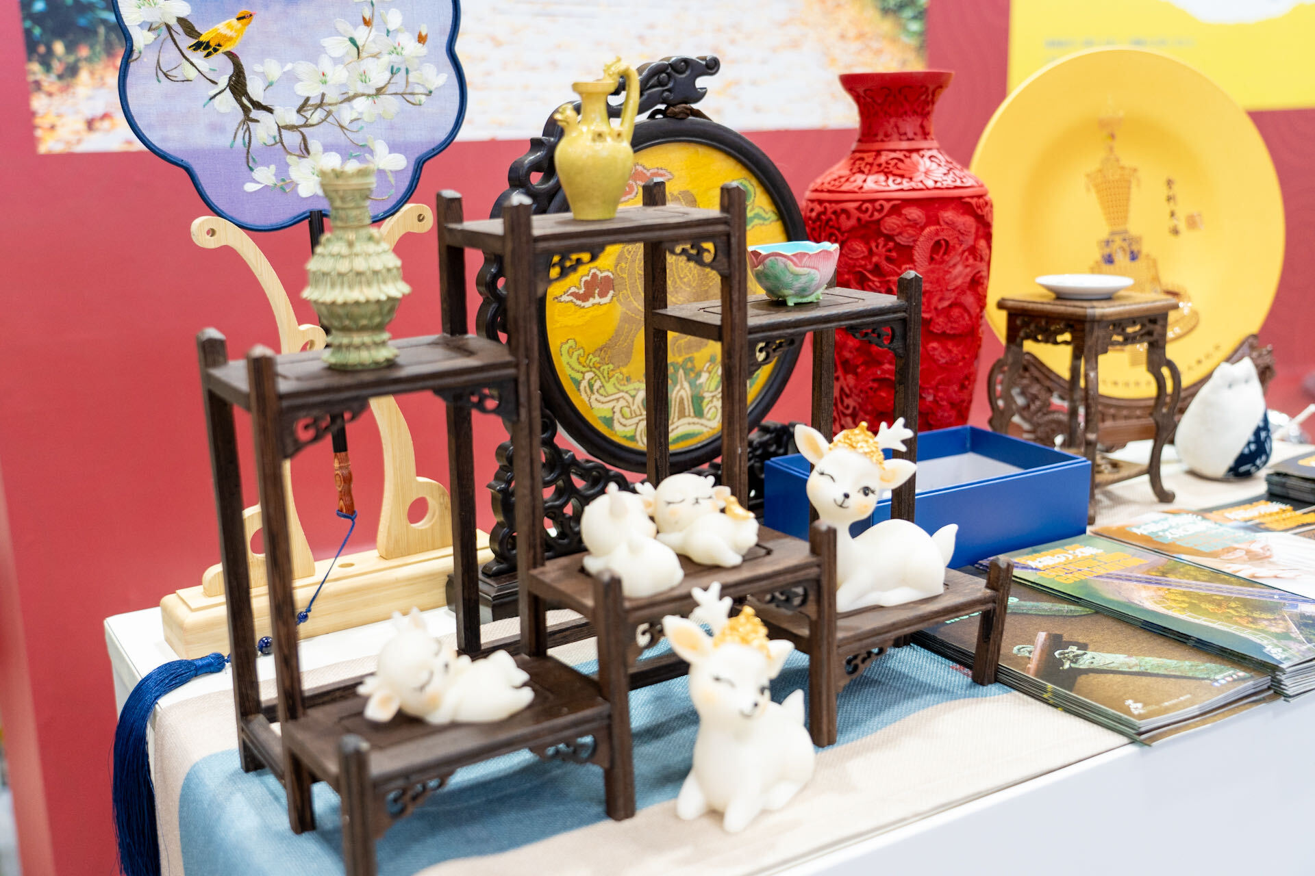 伝統工芸品の展示も