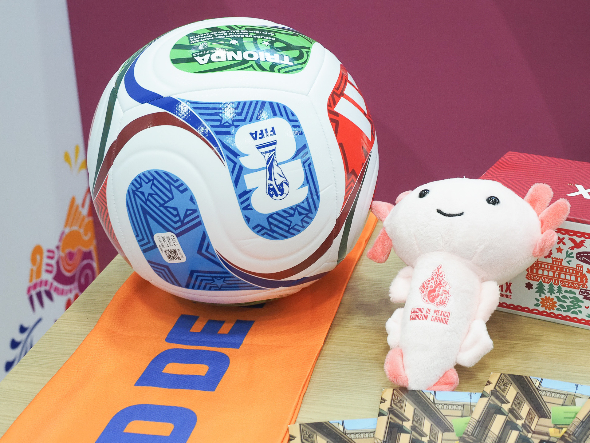 FIFAワールドカップ2026はカナダ・アメリカ・メキシコ大会だった。最後日にはサッカーボールのプレゼント企画もあるそう