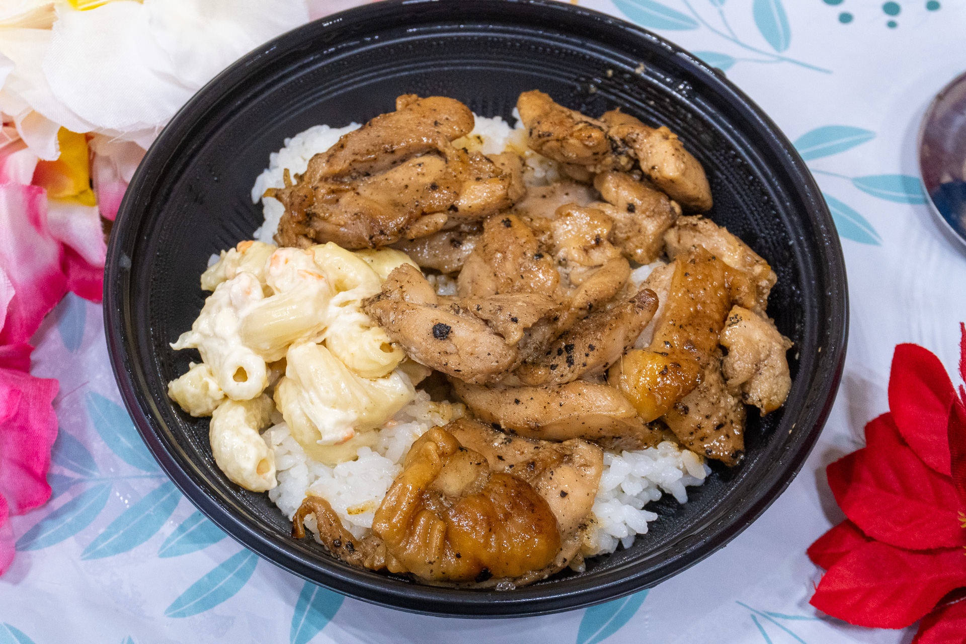 自家製BBQソースのBBQチキン丼（1300円）