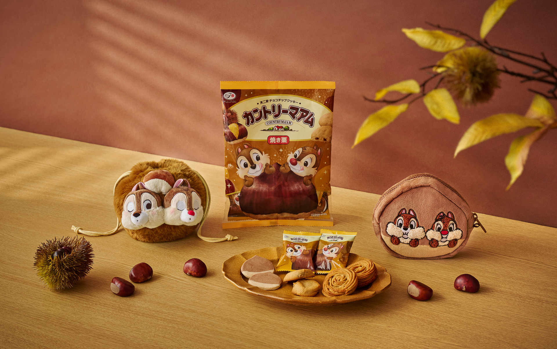 ディズニーストアは、チップとデールデザインの栗スイーツを発売中だ
