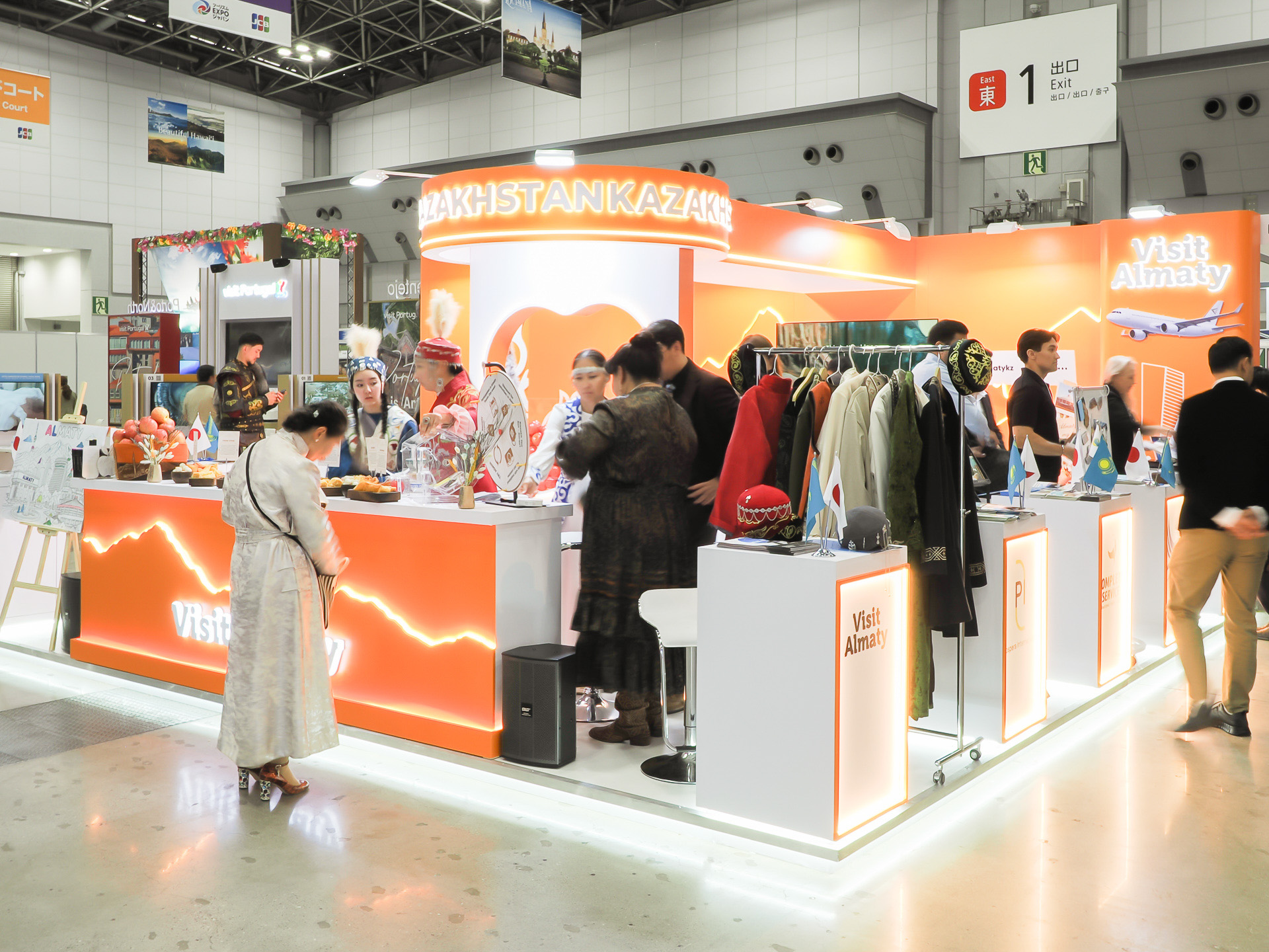 カザフスタンの「Visit Almaty」ブース