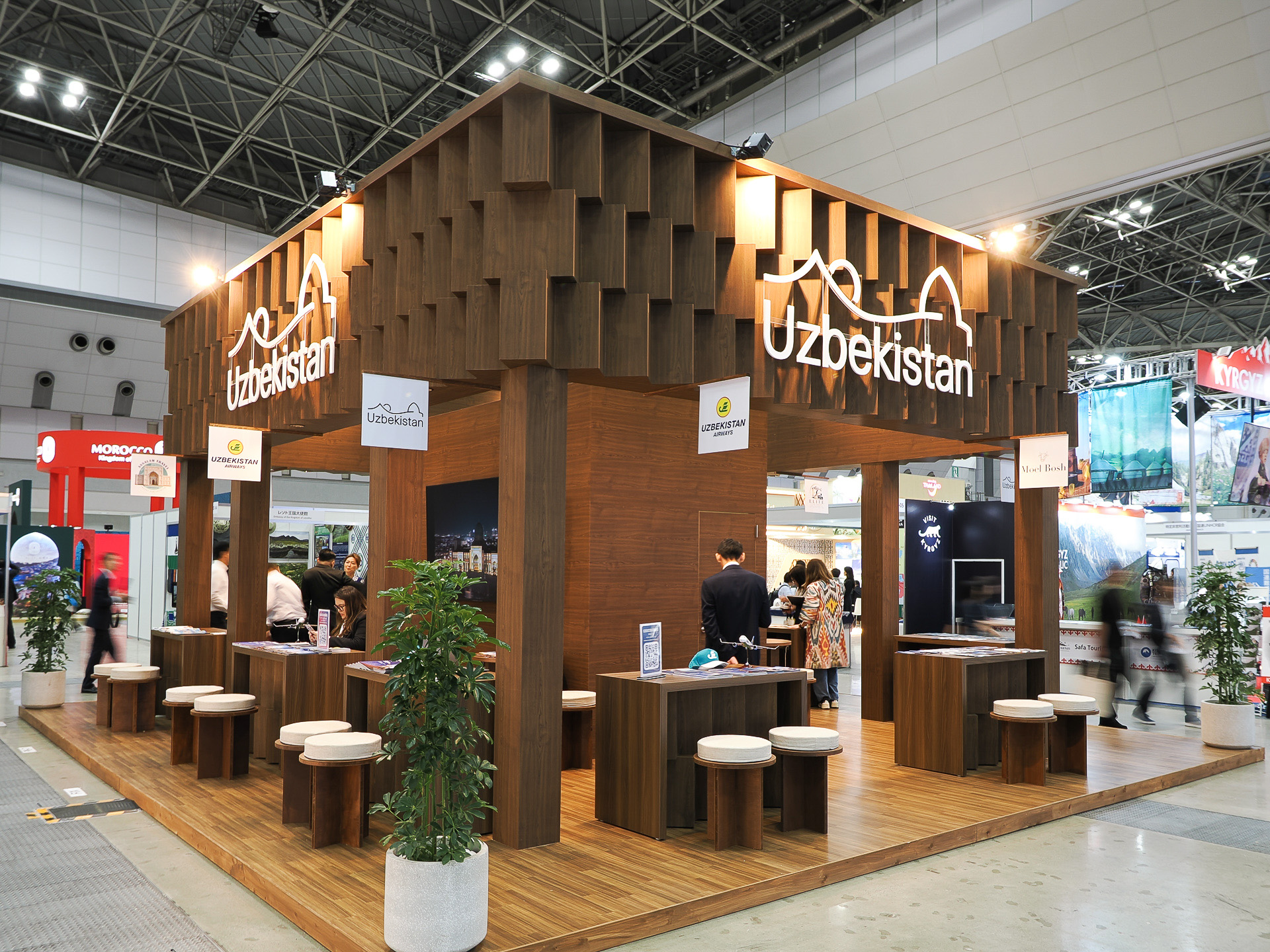 ウズベキスタンの「Tourism Committee of Uzbekistan」ブース