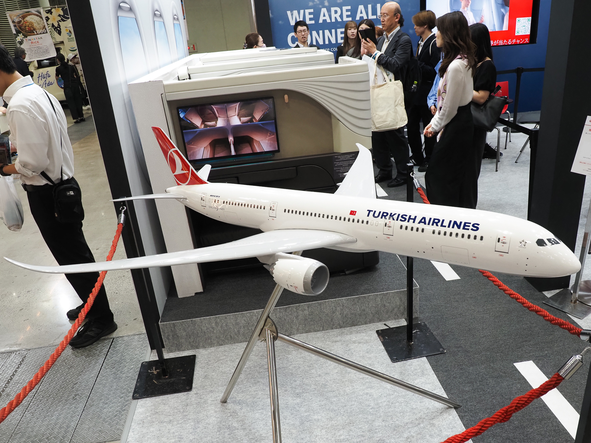 ボーイング 787-9型機の大きなモデルプレーン