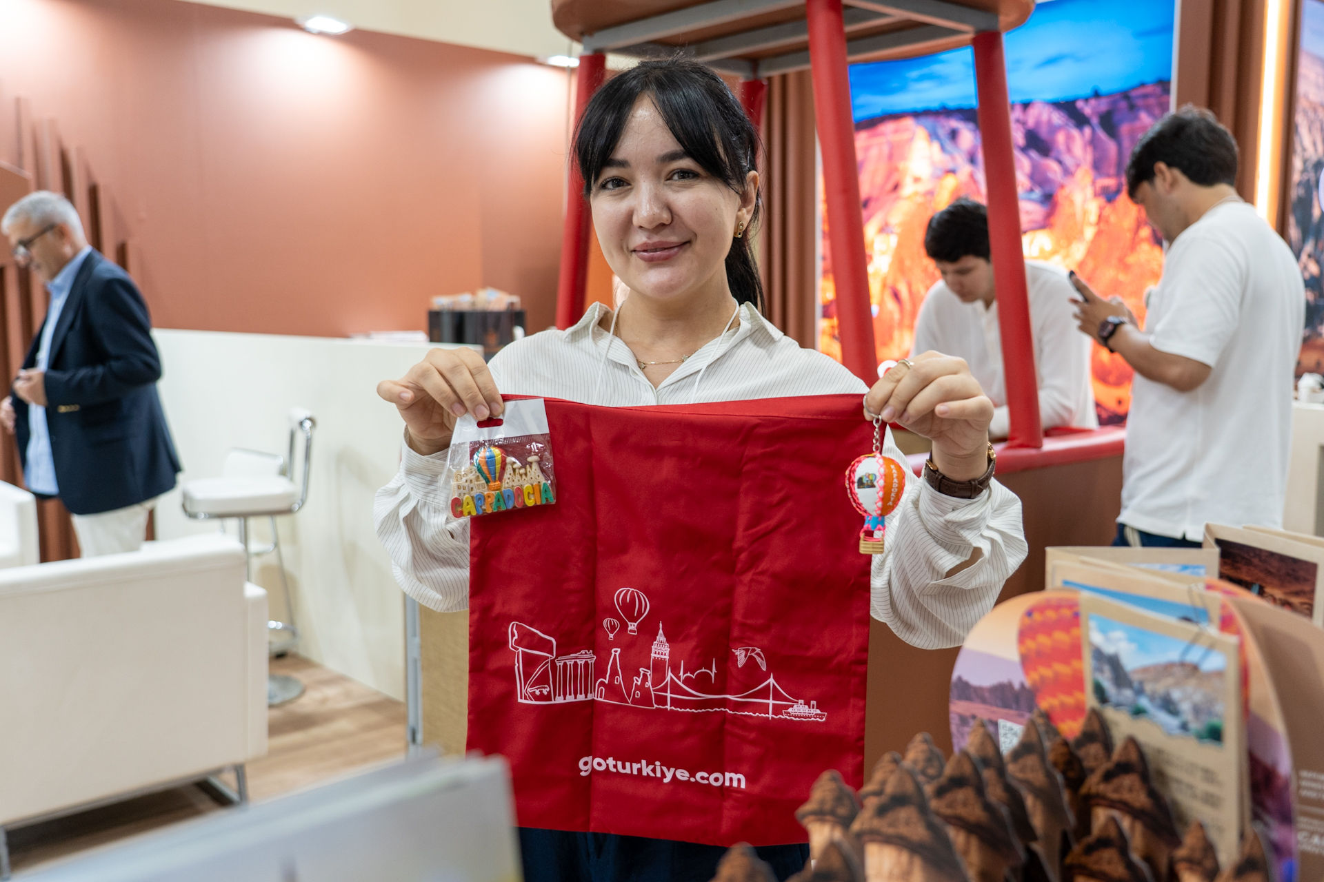 トルコブースではアンケートに答えるとプレゼントがもらえるぞ！