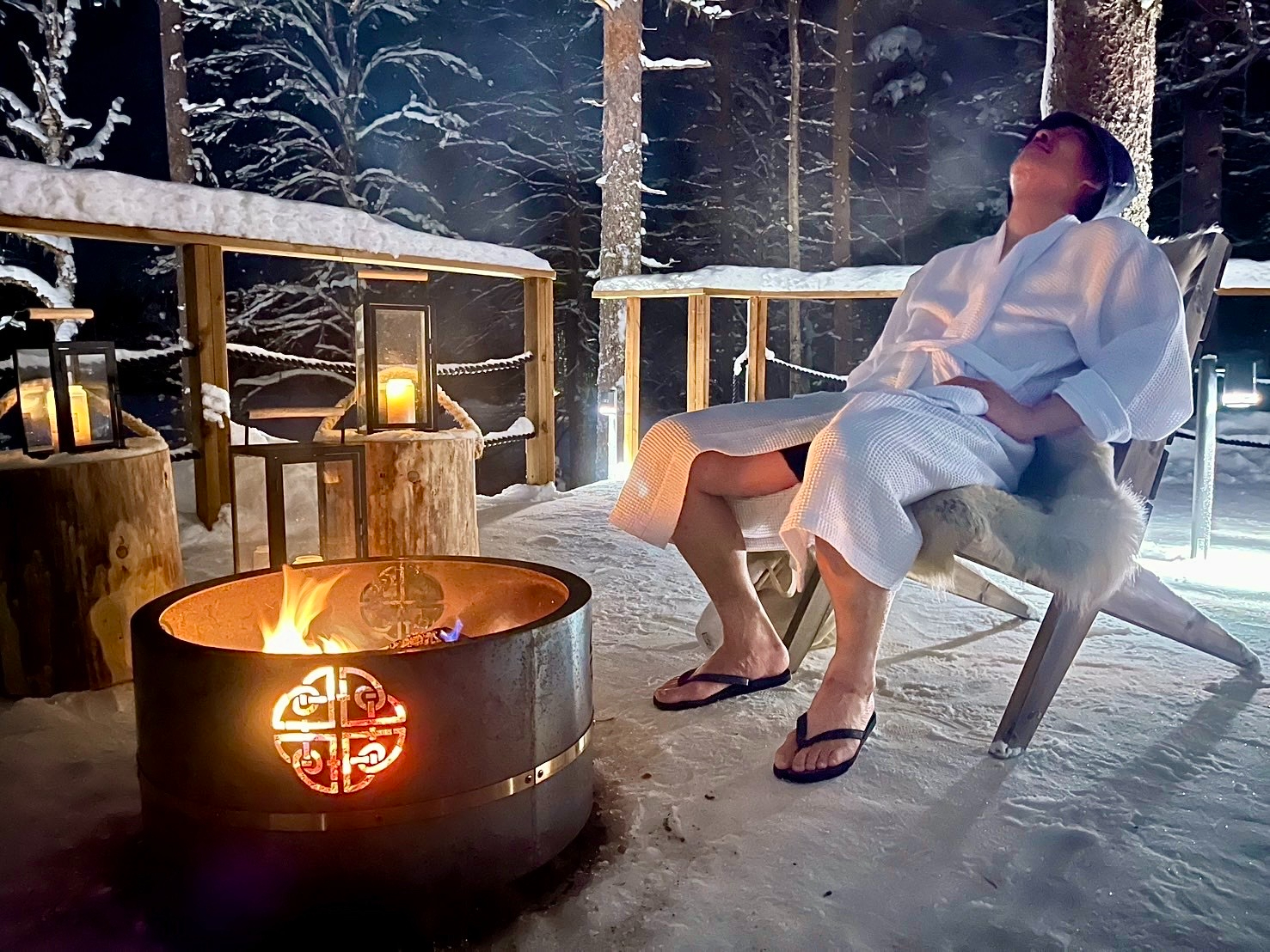 限界までサウナで体を温めたら、今度は-20℃の外気浴でととのう。これを繰り返すのが現地流