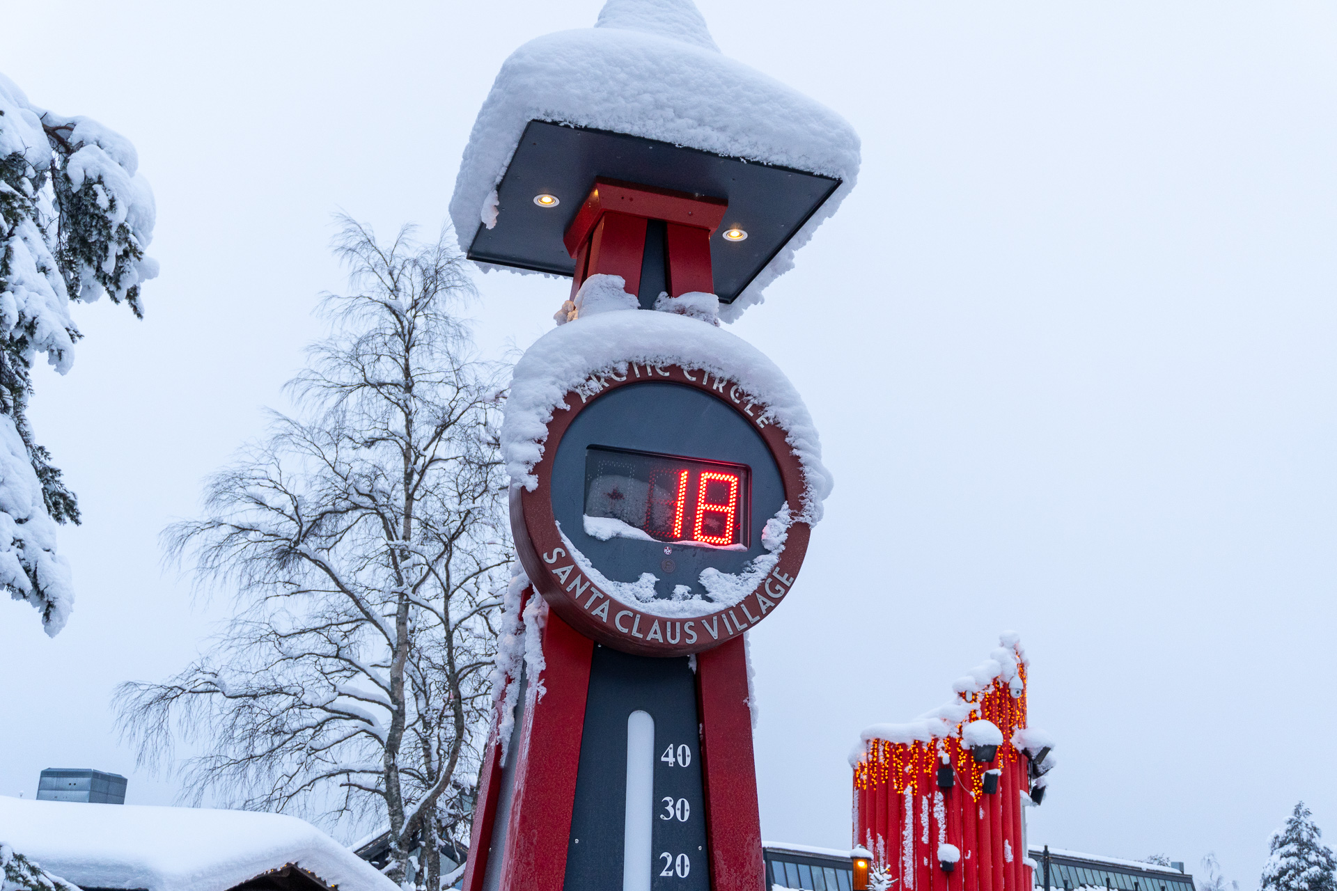 巨大な温度計が示すとおり、-20℃の世界