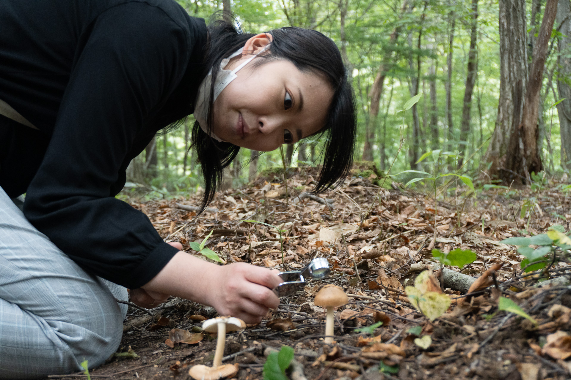 きのこに夢中のネイチャーガイド櫻橋。6年間ガイドとして、きのこや野鳥など、自然の生き物の魅力や美しさを追いかけ、お客様にご案内。この自然の魅力をさらに広く伝えたい、と同ホテルの広報も務めた