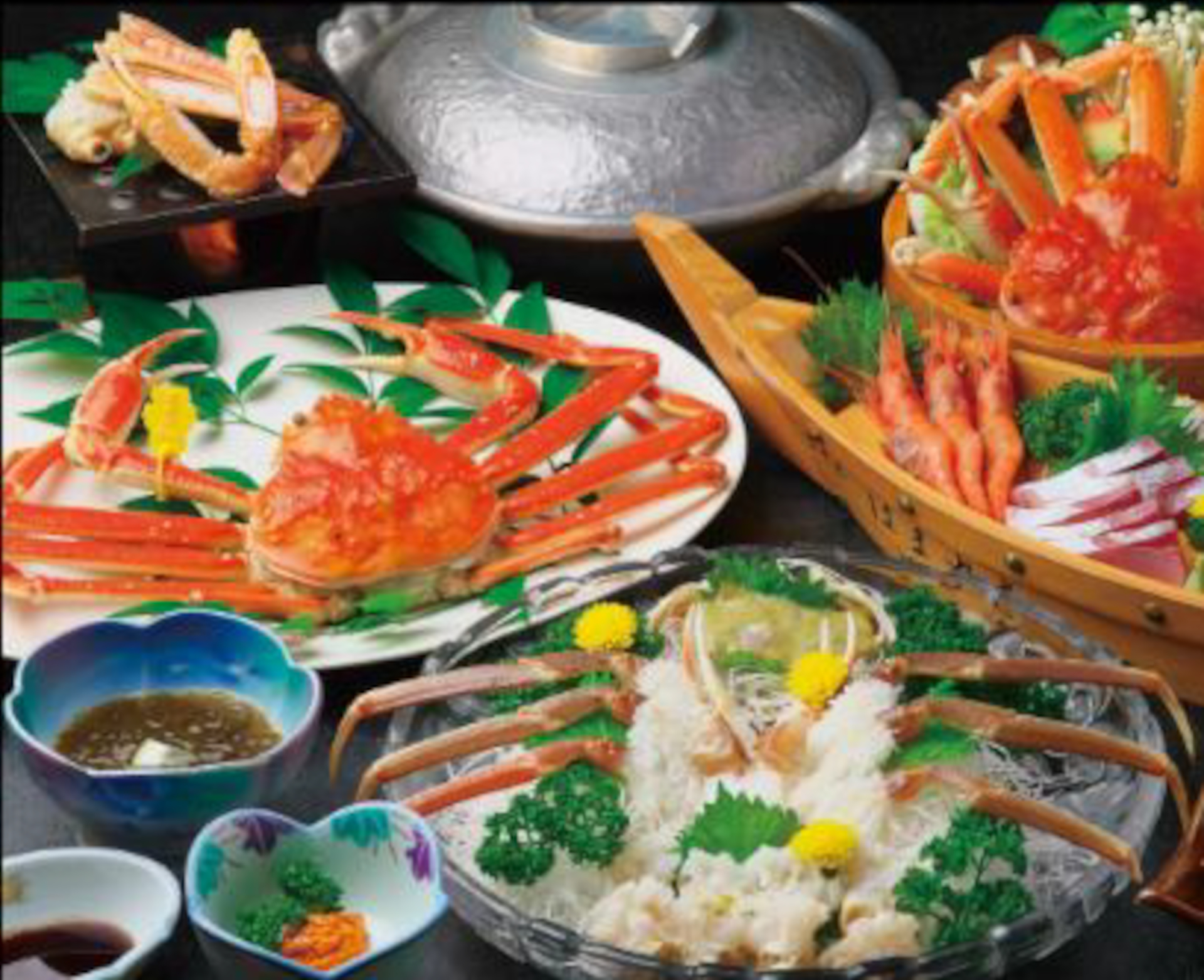 JR特急で行く各地の温泉宿やホテル、民宿で、冬の味覚「かに料理」を味わう。一部では「タグ付きかに」「ブリ」「とらふぐ」を一緒に堪能できるプランも
