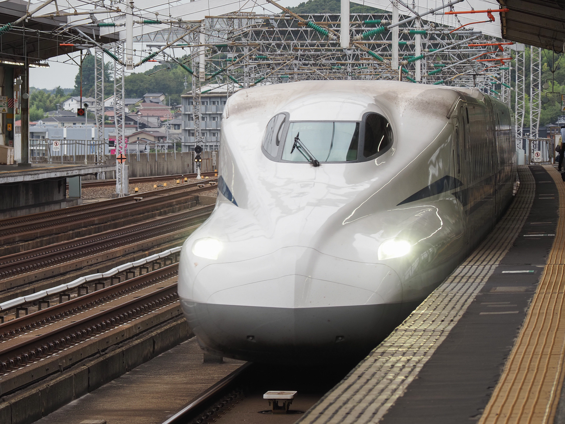 新幹線「のぞみ」や「みずほ」を使うと速い。これは復路の新山口駅での「のぞみ」