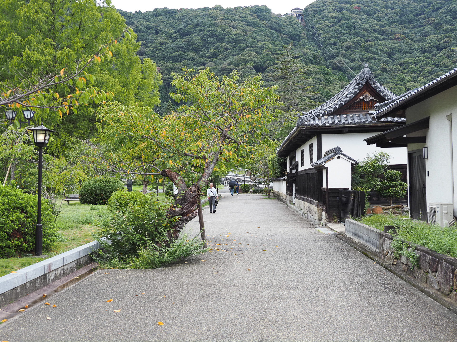公園の周囲に旧岩国藩家老の屋敷跡が残っている