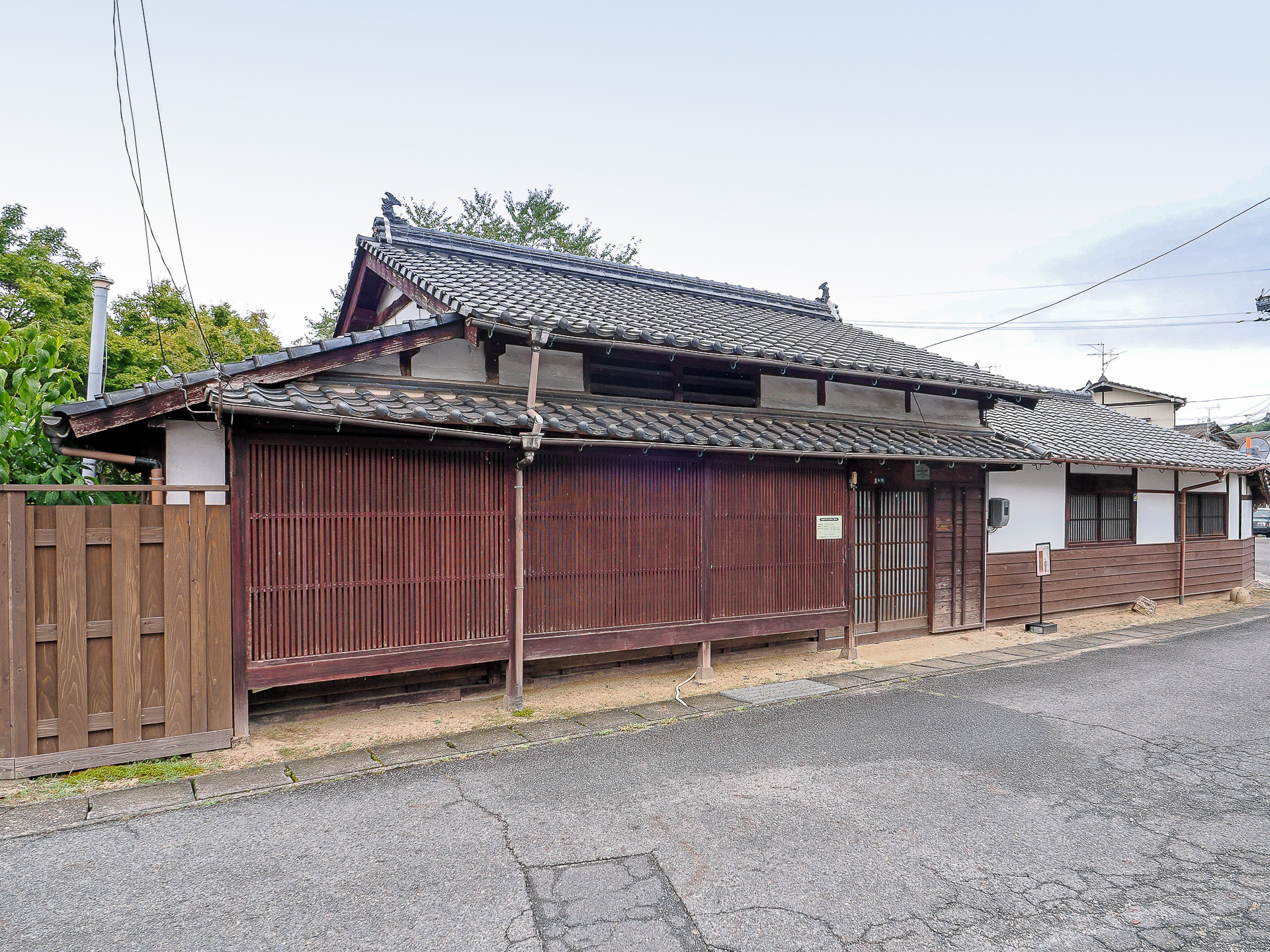 宇野千代さんの生家。古い木造家屋がそのまま残っている