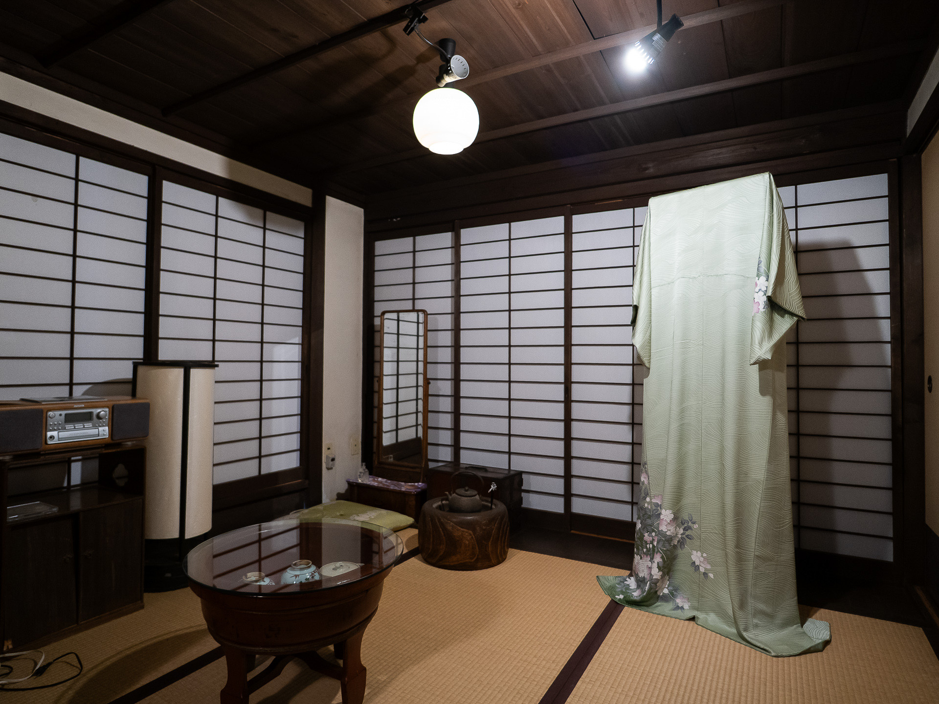 着物が飾られた部屋