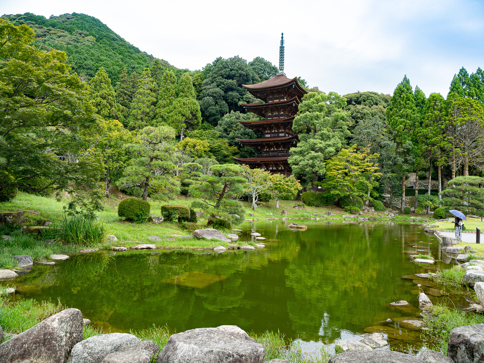 国宝瑠璃光寺五重塔。室町時代1442年ごろに建立された