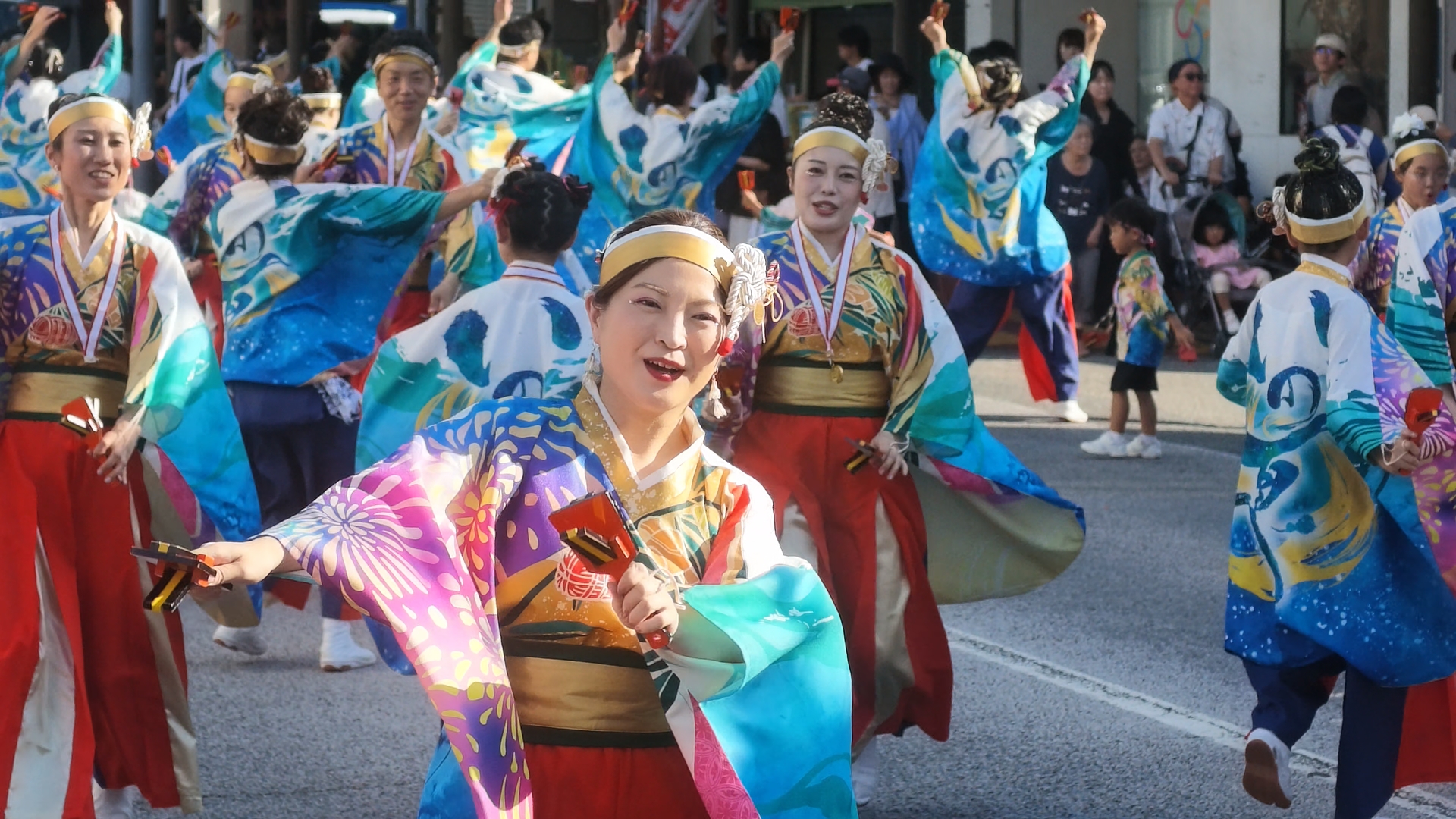 踊り子との距離が近い場合は横位置での撮影がお勧め（別会場にて撮影）