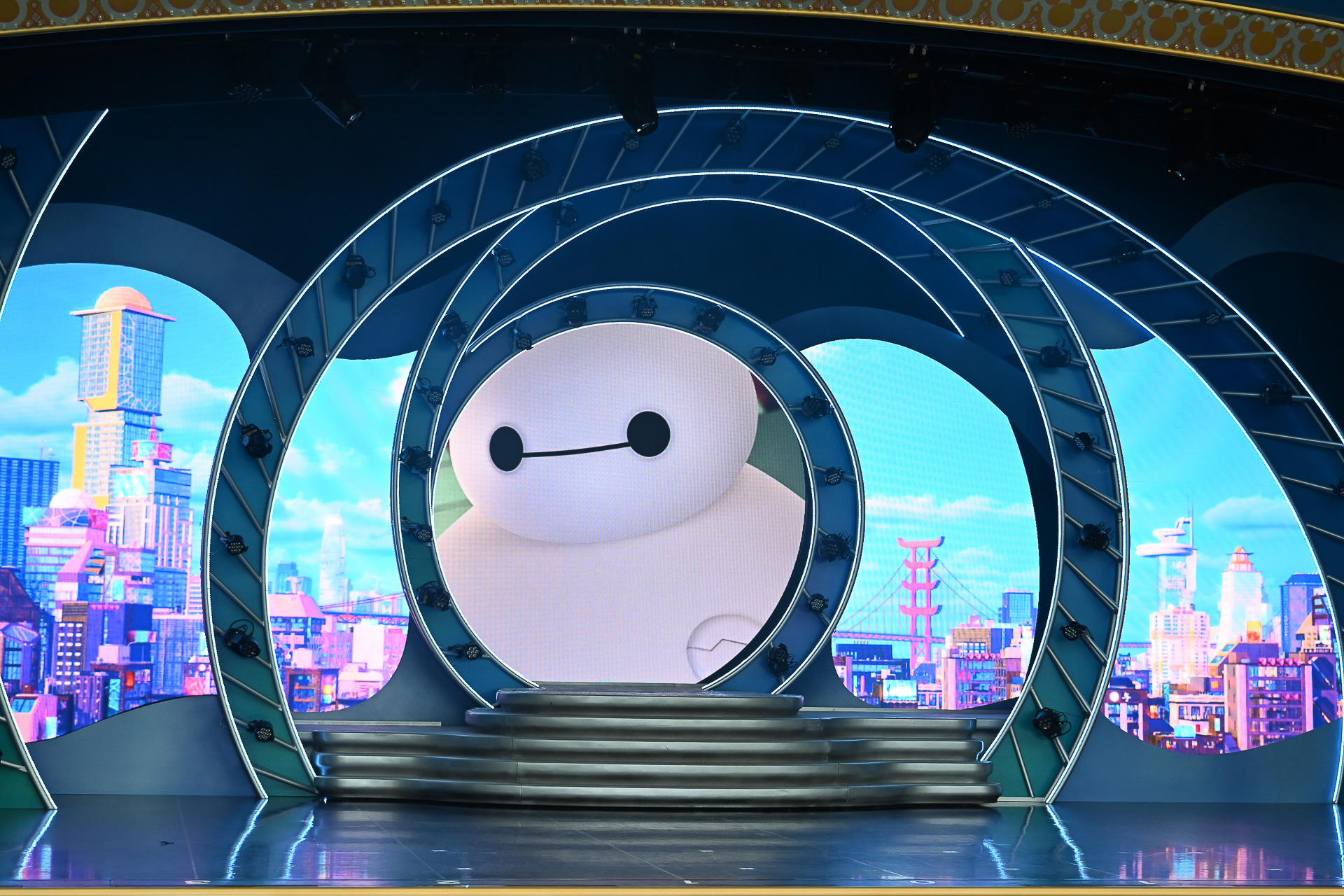 近未来の世界へGO！