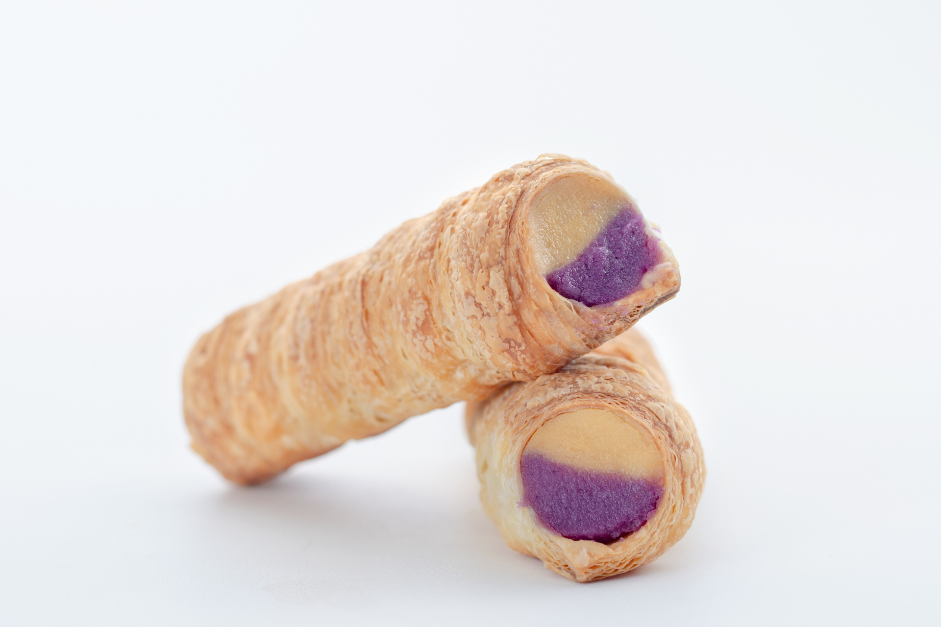 新商品「スイートポテトコルネ」（1本400円、イートインあずき茶付き750円）