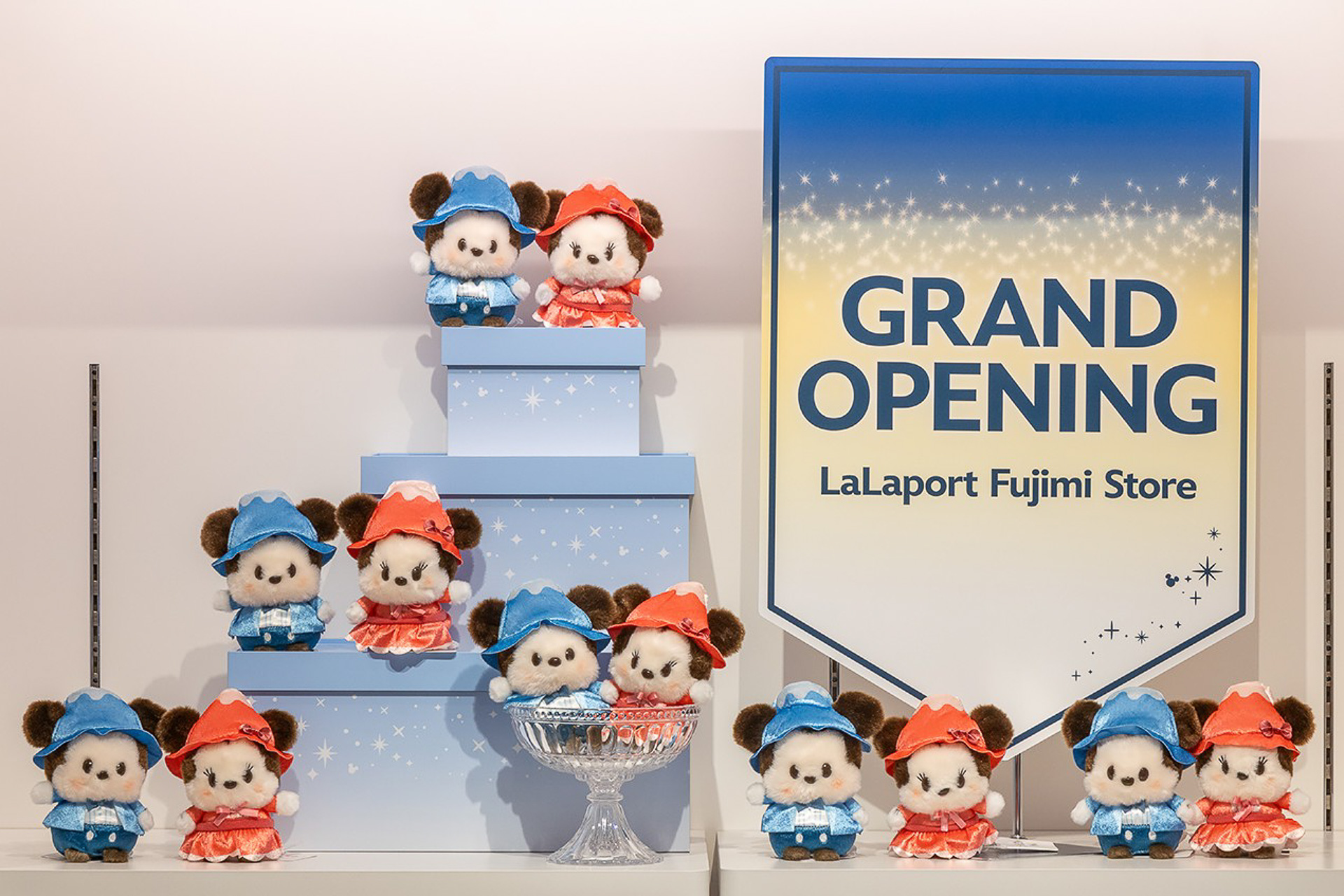 ららぽーと富士見店限定のうるぽちゃちゃん ぬいぐるみ（各1800円）