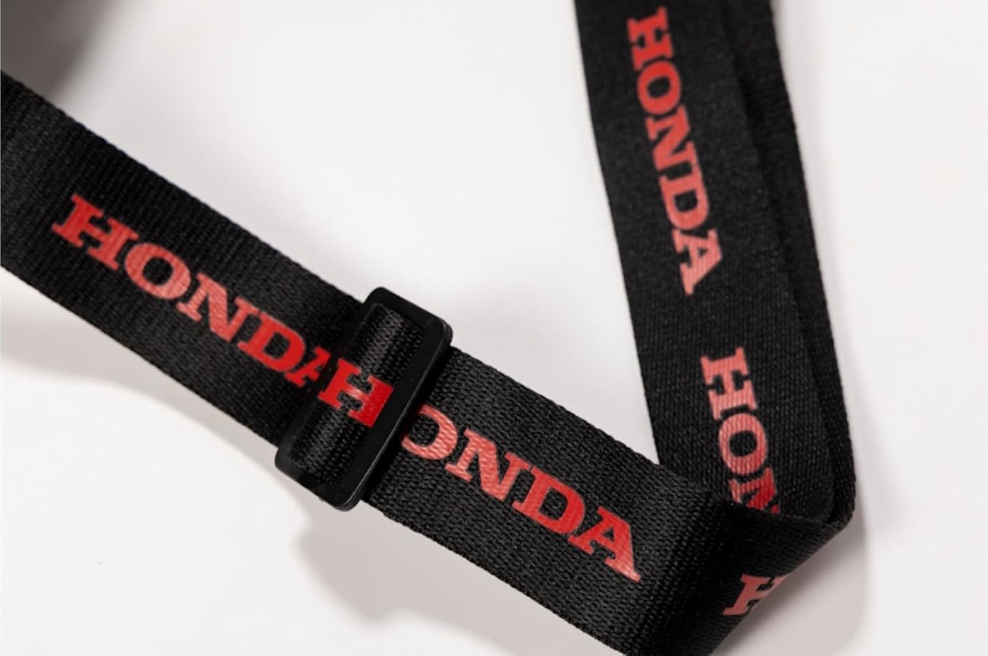 長さ調節可能なショルダーストラップにも「HONDA」ロゴ