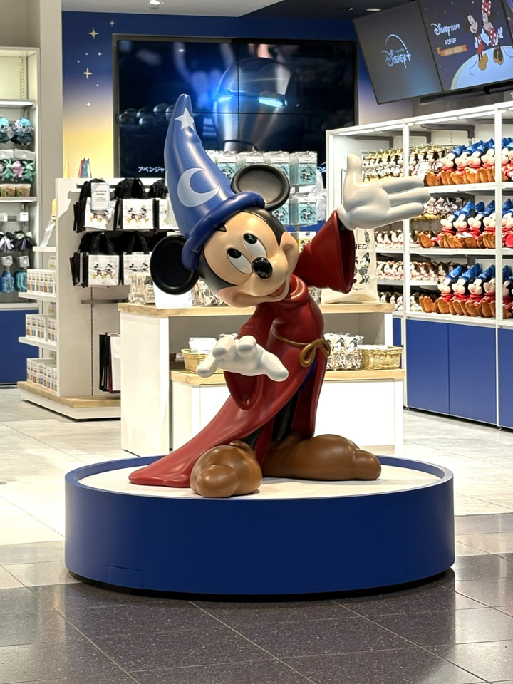 羽田空港に「ディズニーストア」ポップアップ限定オープン。パイロット