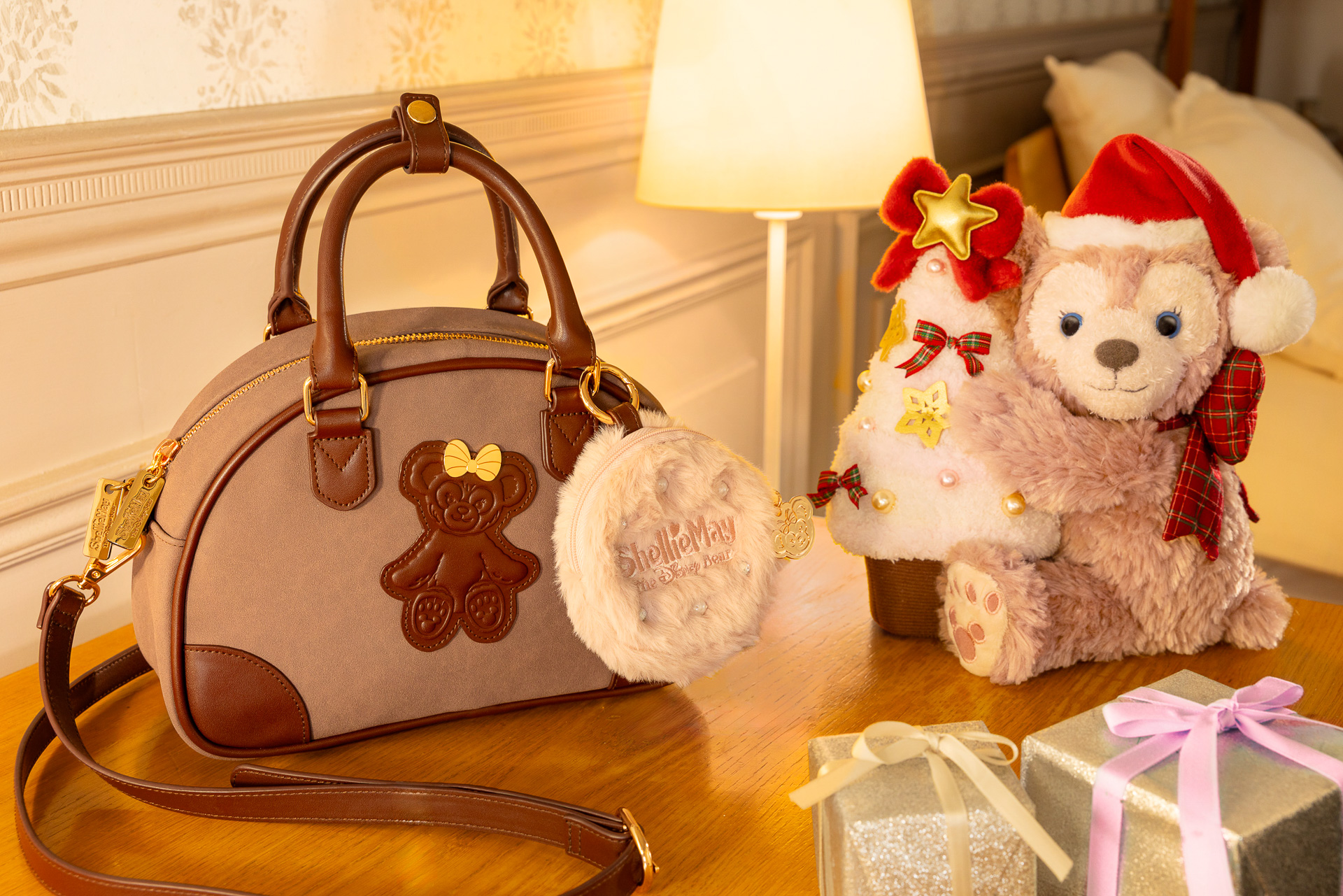 「ぬいぐるみ」（6800円）と「ショルダーバッグ」（1万1000円）は、クリスマスのプレゼントや1年頑張ったご褒美にぴったり