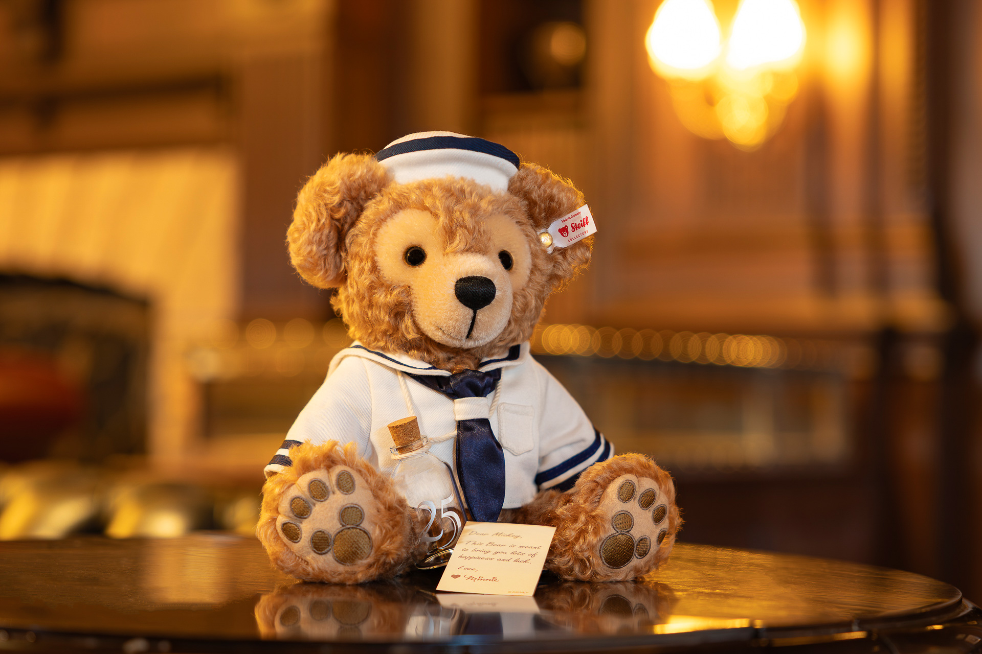 東京ディズニーシー25周年を記念し、シュタイフ プロデュースのダッフィーを発売する