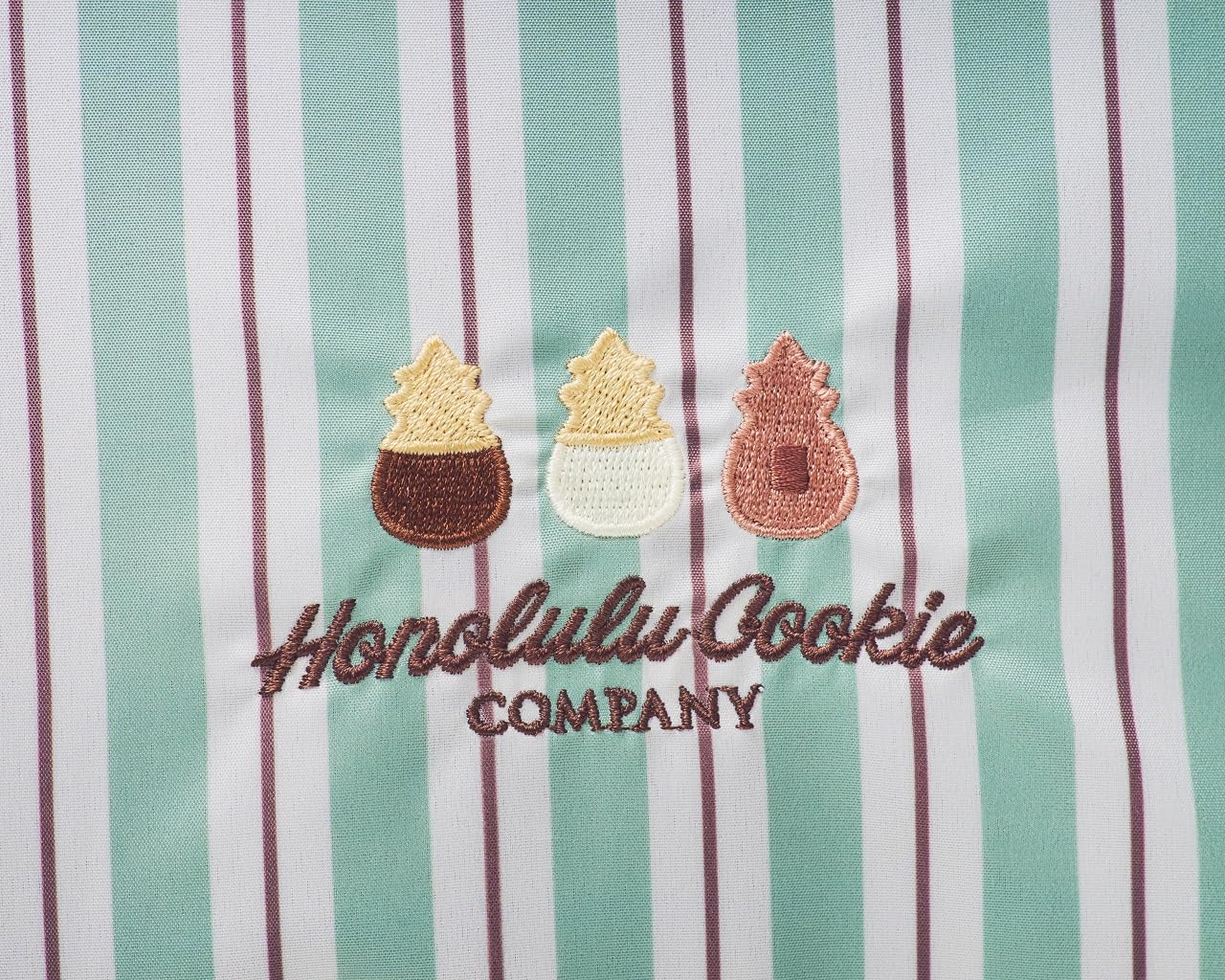 クッキーとロゴの刺繍デザイン