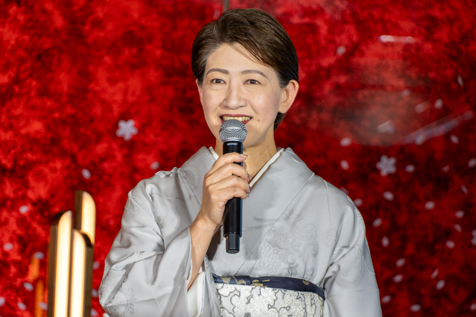 両ラウンジのリニューアル概要を説明した日本航空株式会社 カスタマー・エクスペリエンス本部 副本部長 崎原淳子氏