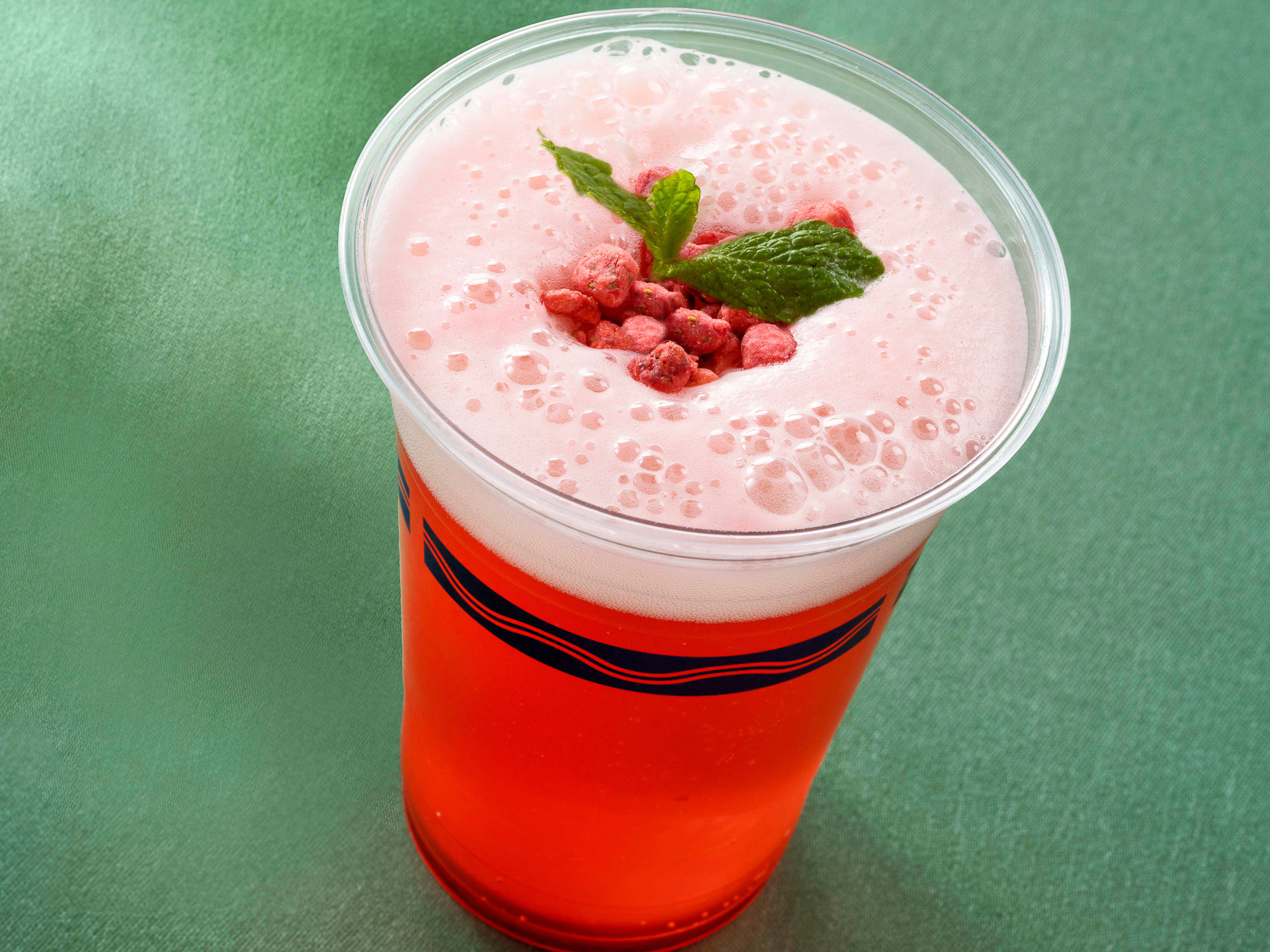 ビアカクテル ストロベリー（830円）