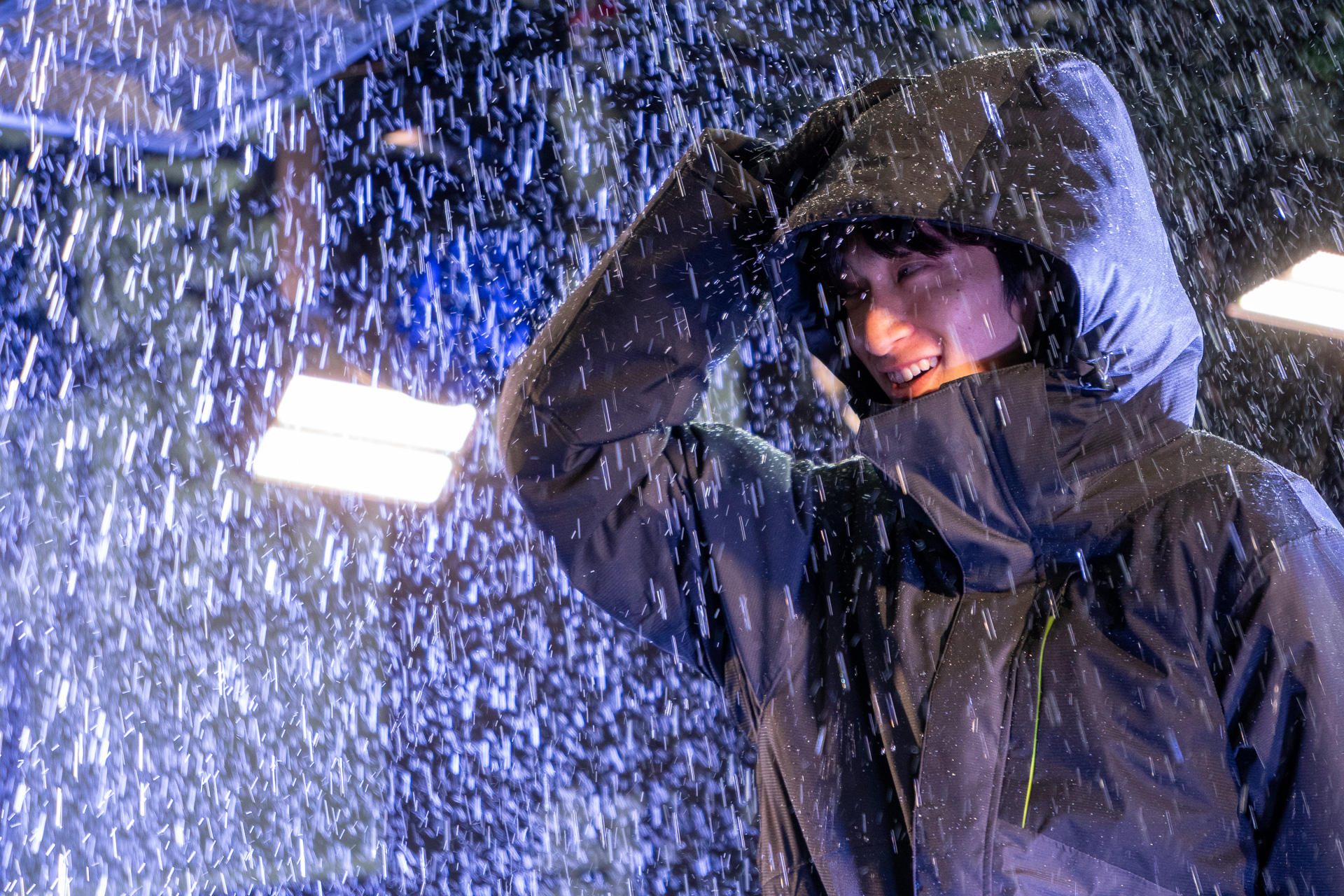 大雨や大雪、寒暖差の激しい季節、ワークシーン、旅行シーン、過酷なアウトドアなど、さまざまな環境を想定したファッションショーを行ない、XShelterコーデを披露した
