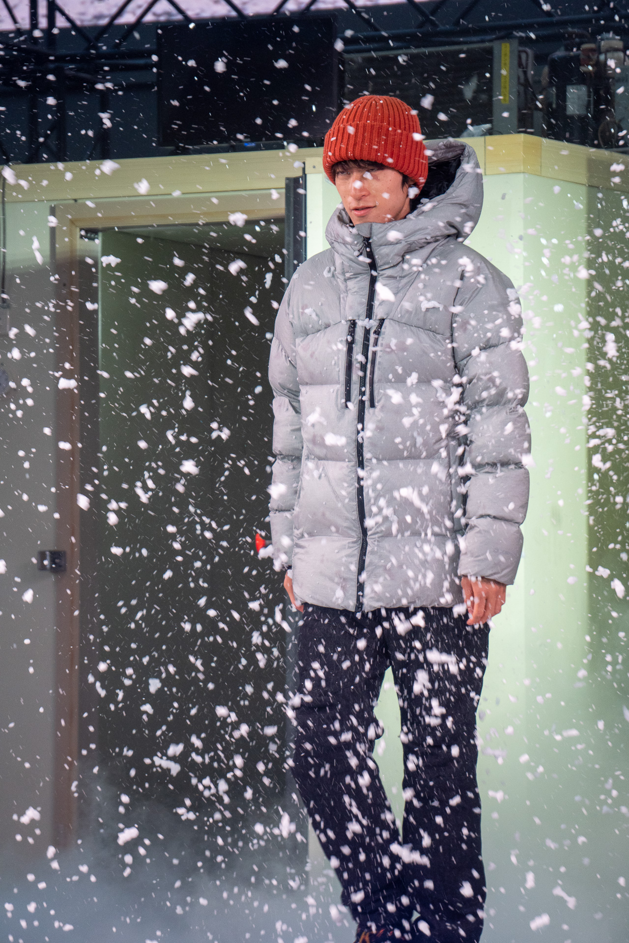 大雨や大雪、寒暖差の激しい季節、ワークシーン、旅行シーン、過酷なアウトドアなど、さまざまな環境を想定したファッションショーを行ない、XShelterコーデを披露した