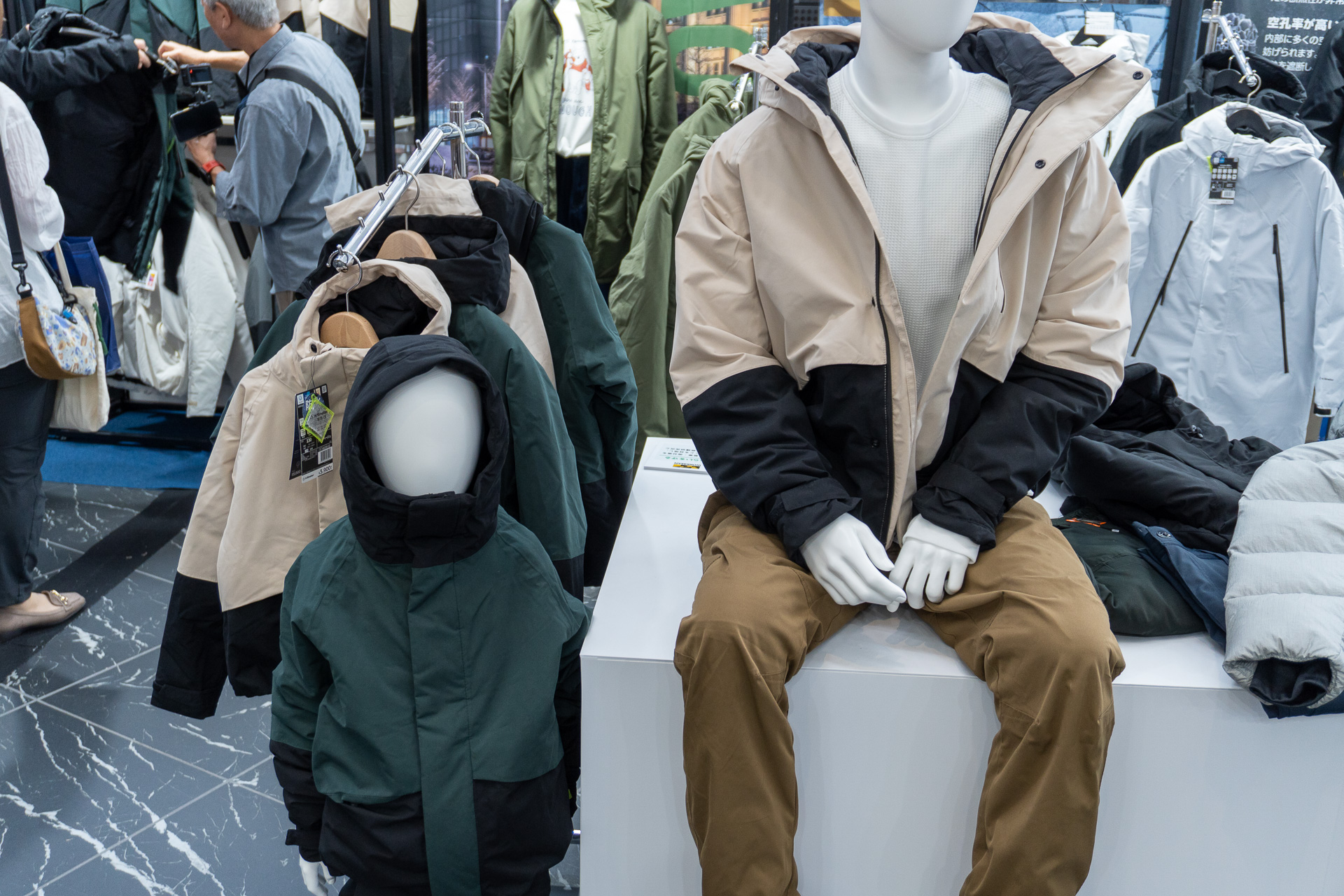 XShelter 断熱α 防水防寒ジャケットKids（3900円）は全店舗で展開