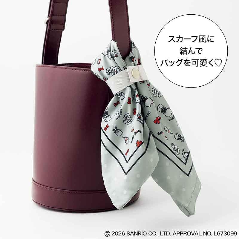 バッグにスカーフを結ぶ感覚で持ち運べるエコバッグ。大人かわいいハローキティの総柄と落ち着いた色合い