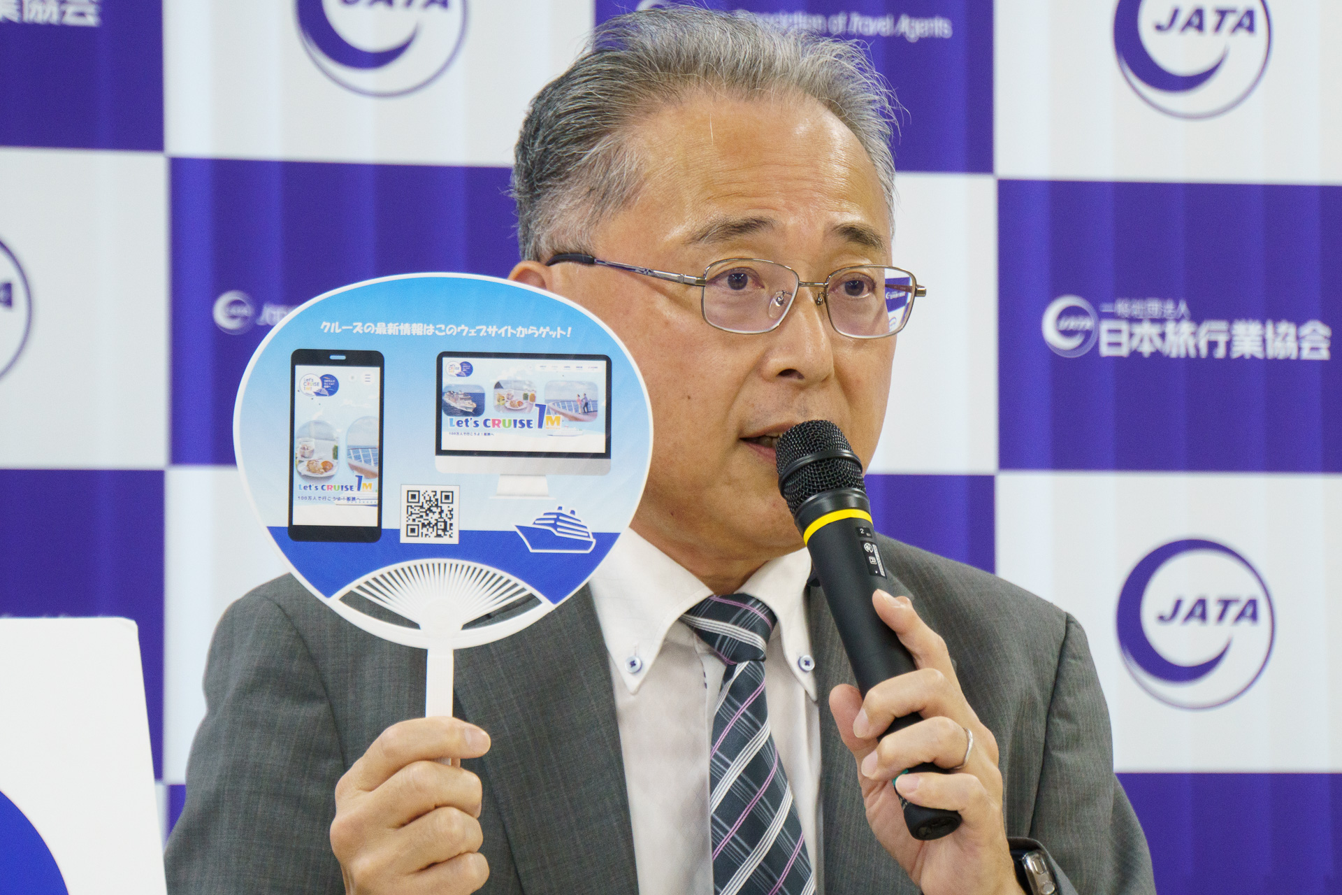 「ツーリズムEXPOジャパン」で配布したPR用うちわ。今後の関連イベントでも活用し、サイトの認知拡大を図る