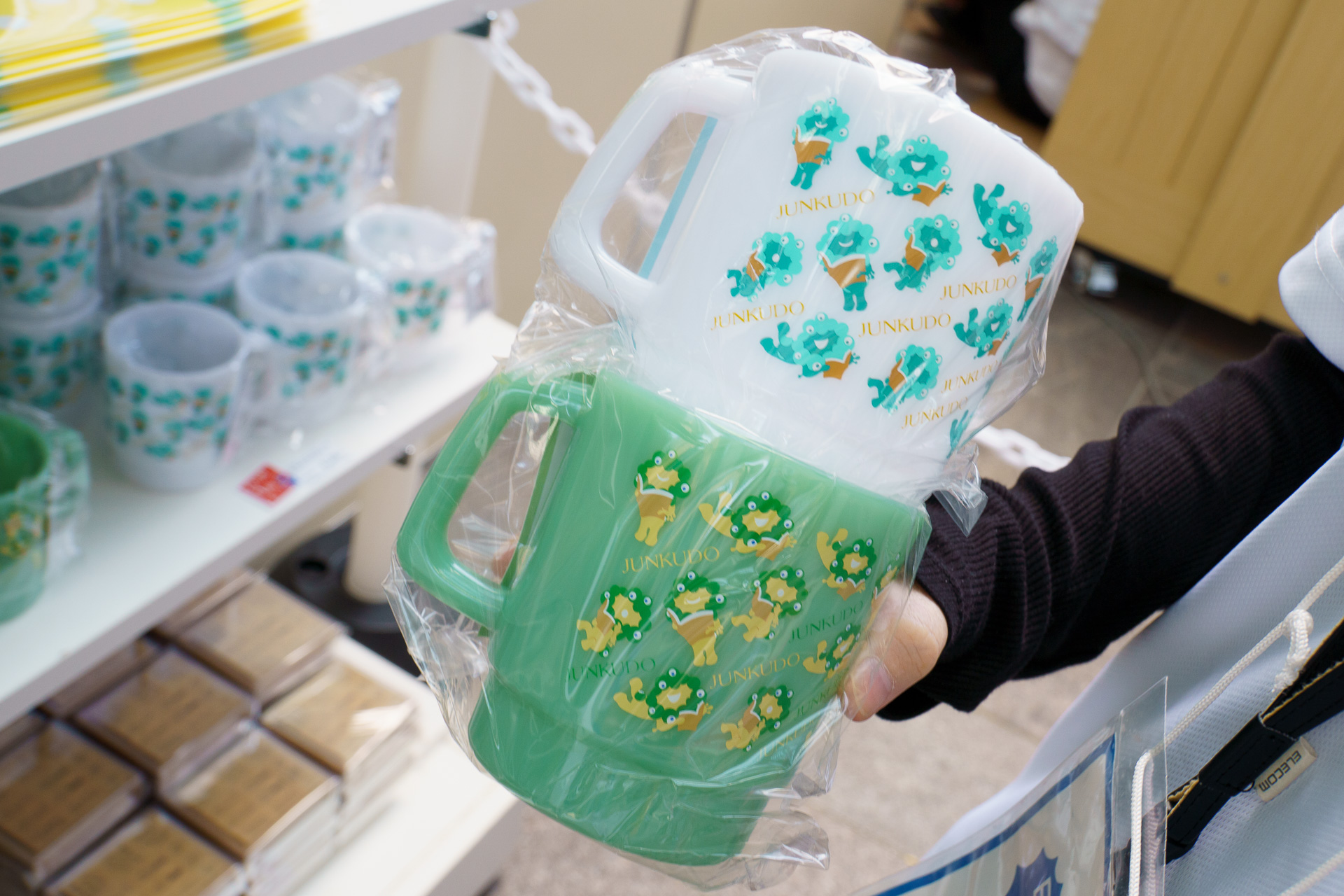 収納時は積み重ねられるスタッキングマグ（各1320円）。コーヒータイムにも使えるよう、少し深めのサイズ感となっている