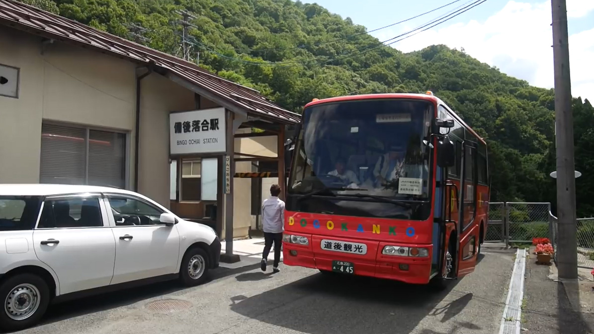 芸備線代行バス。運転手さんに「今日は乗客がいるの？」と驚かれた（2014年撮影）
