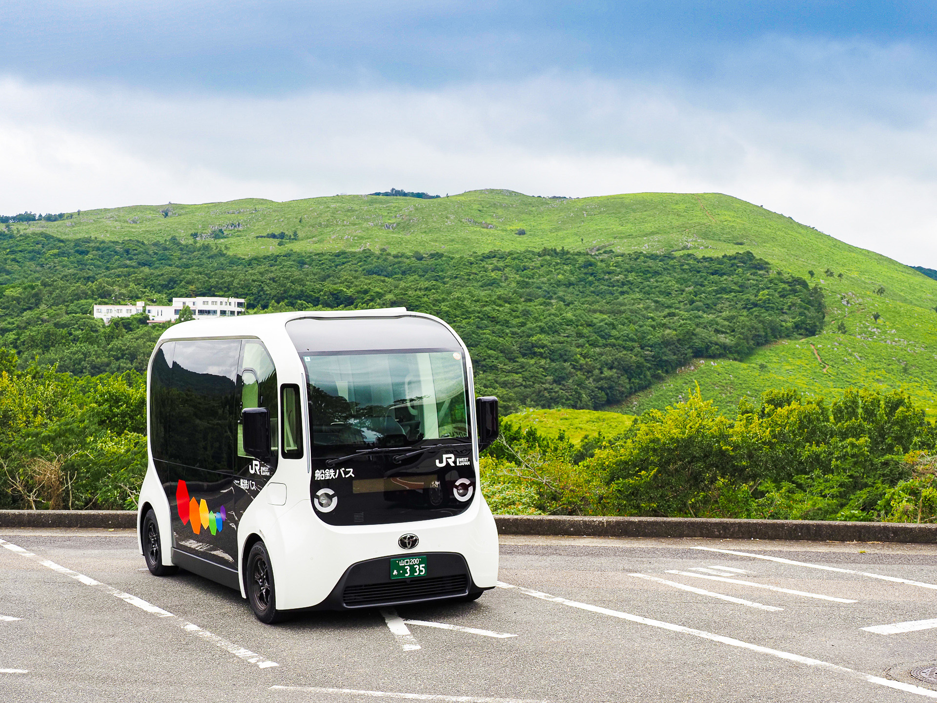 山口デスティネーションキャンペーンではトヨタ e-Paletteを使った秋吉台周辺を巡るツアーを土日祝に用意している