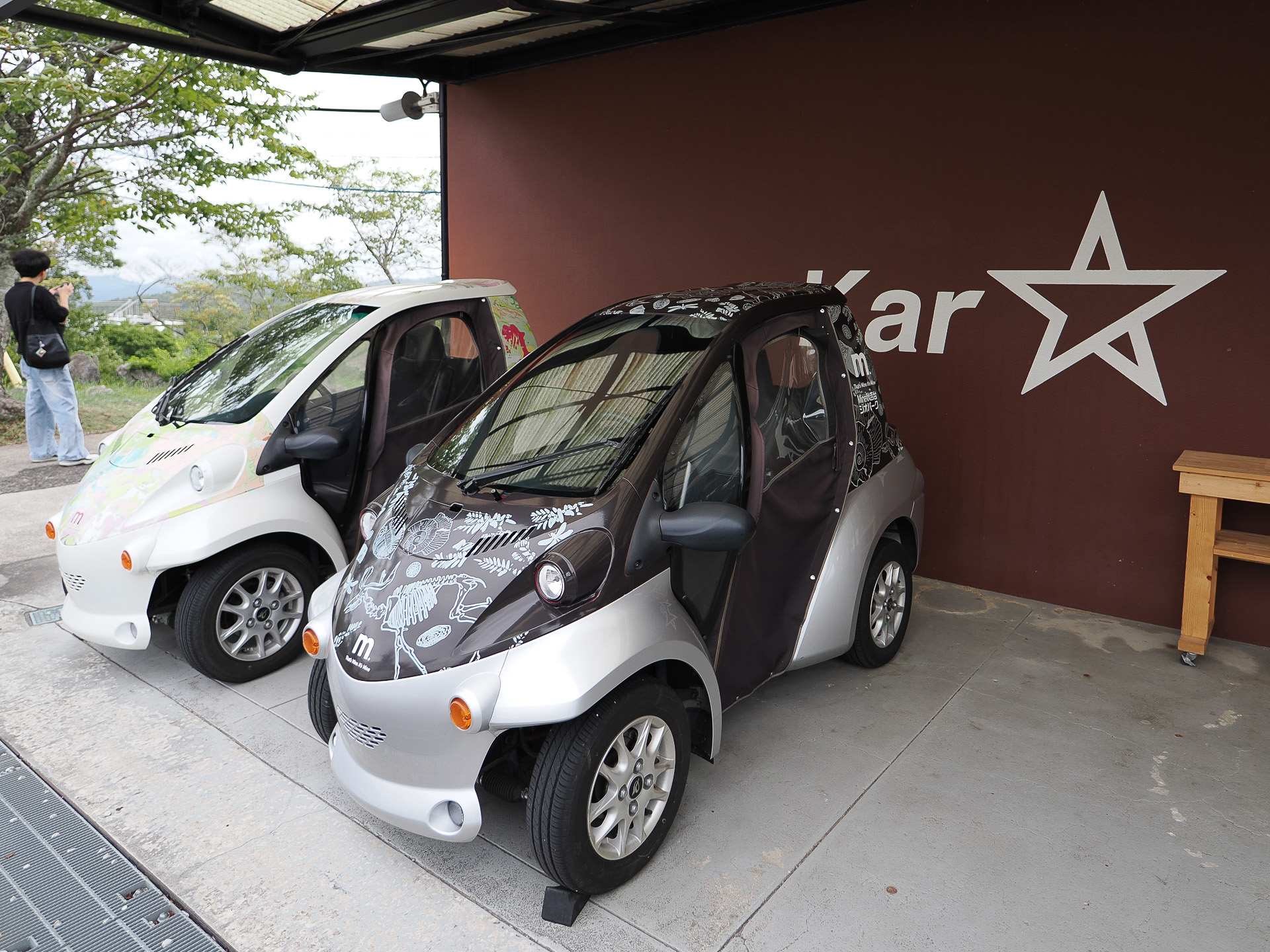 トヨタ車体の超小型モビリティ「コムス」のレンタルもある。1日3000円、1時間だと1000円