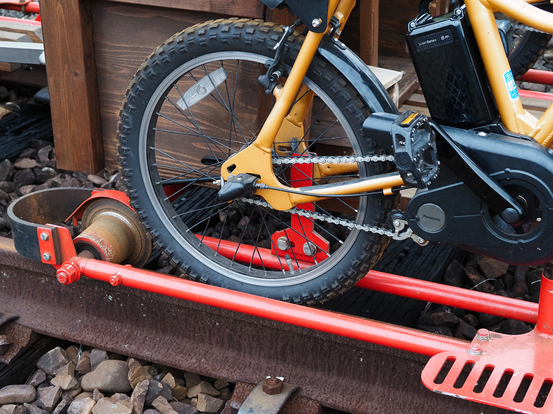 自転車の後輪を動力としている