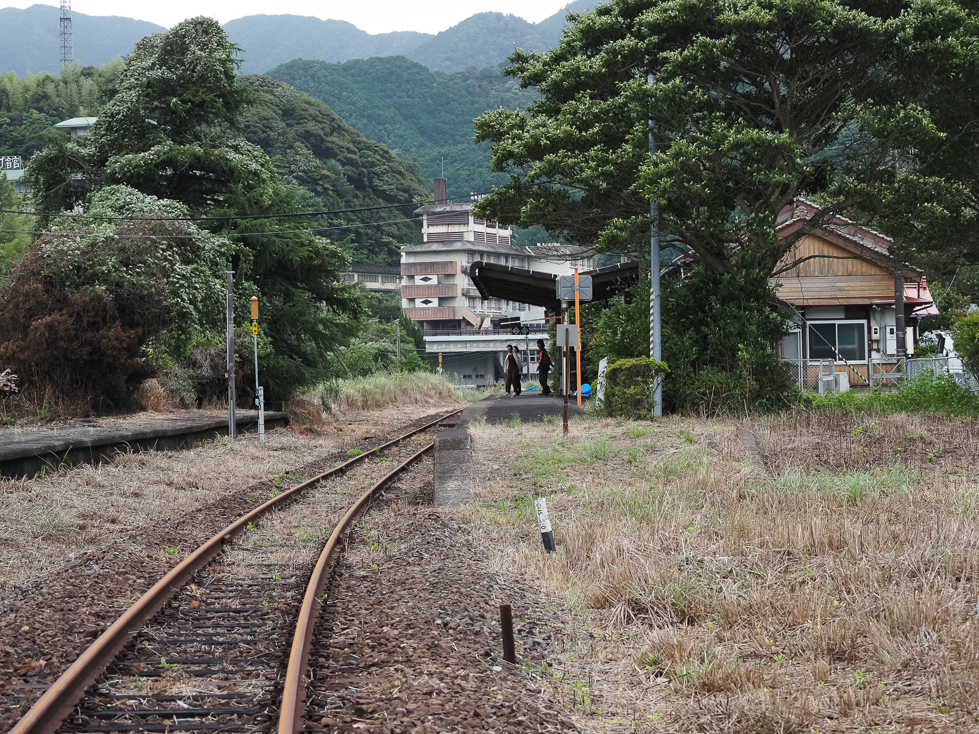 ゴールの長門湯本駅ホームが見えていた