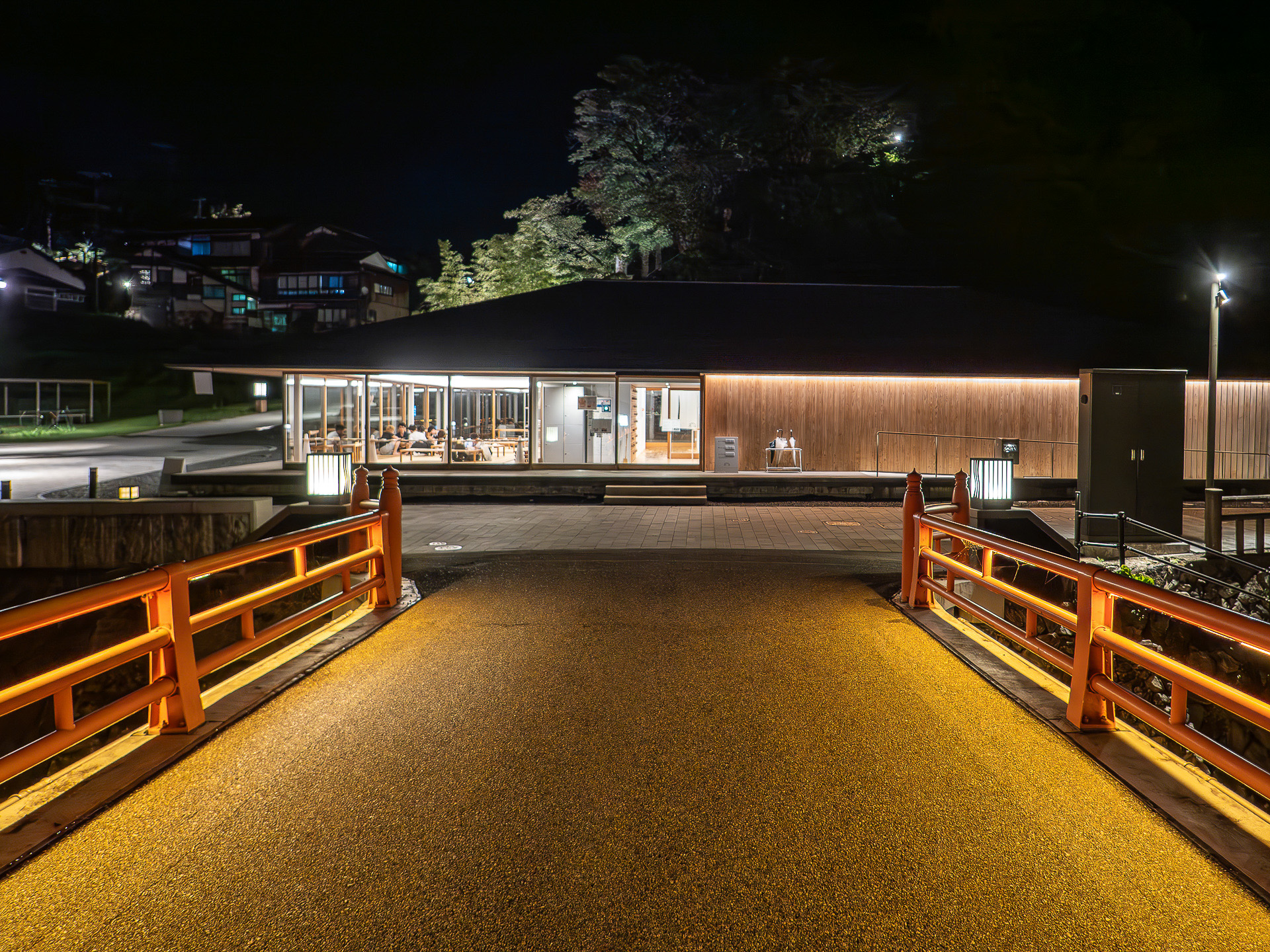 長門湯本温泉の中心にある立ち寄り湯の恩湯。山口県最古で600年の歴史がある