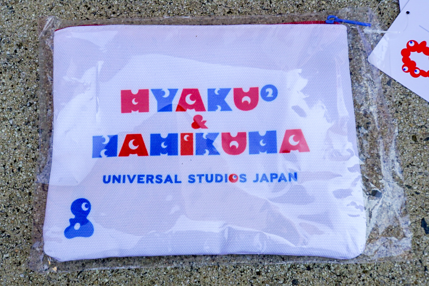 ポーチ（3200円）は日常使いしやすいサイズ感