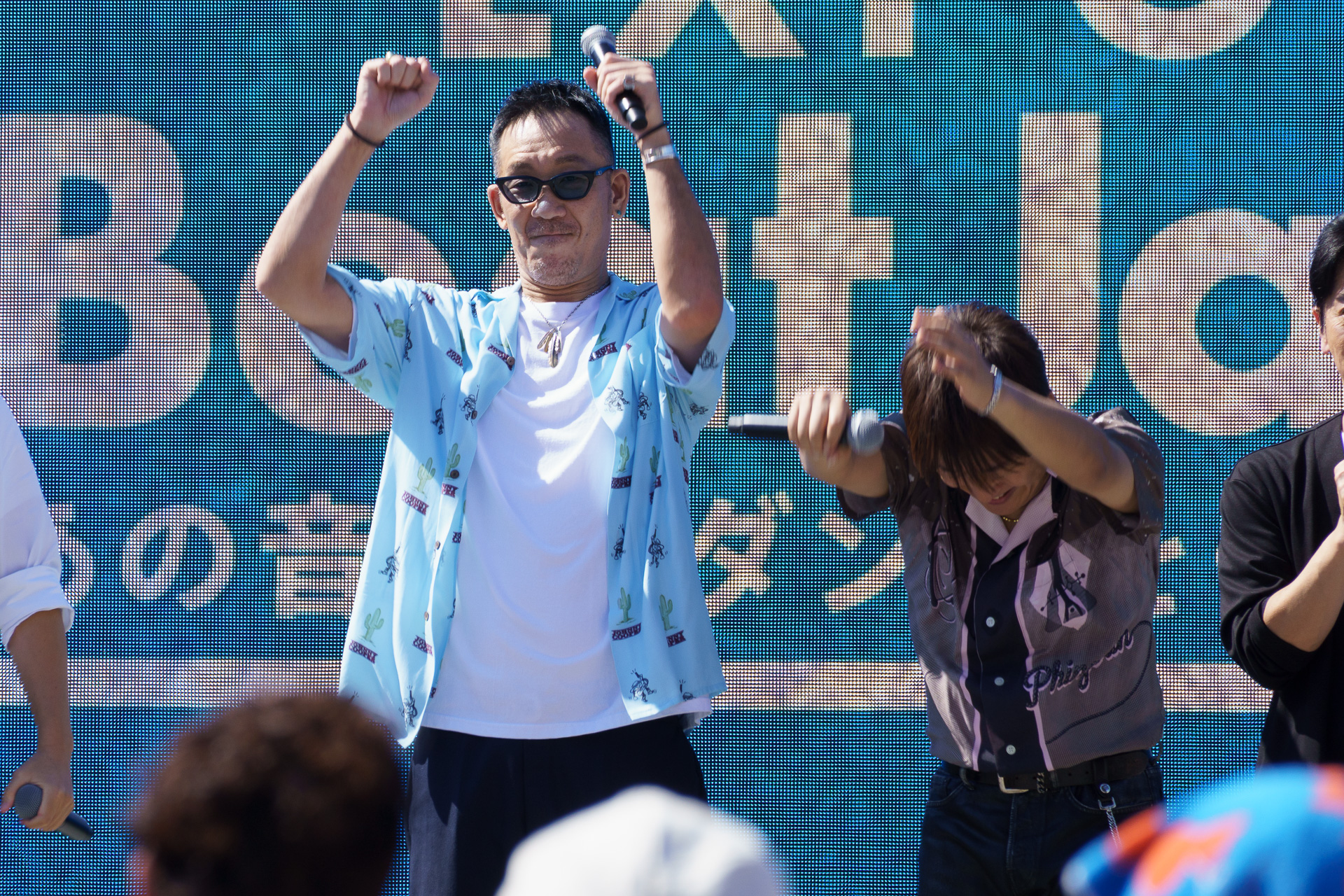 「大阪来てな大使」に就任したコブクロ 黒田俊介さん（左）、小渕健太郎さん（右）