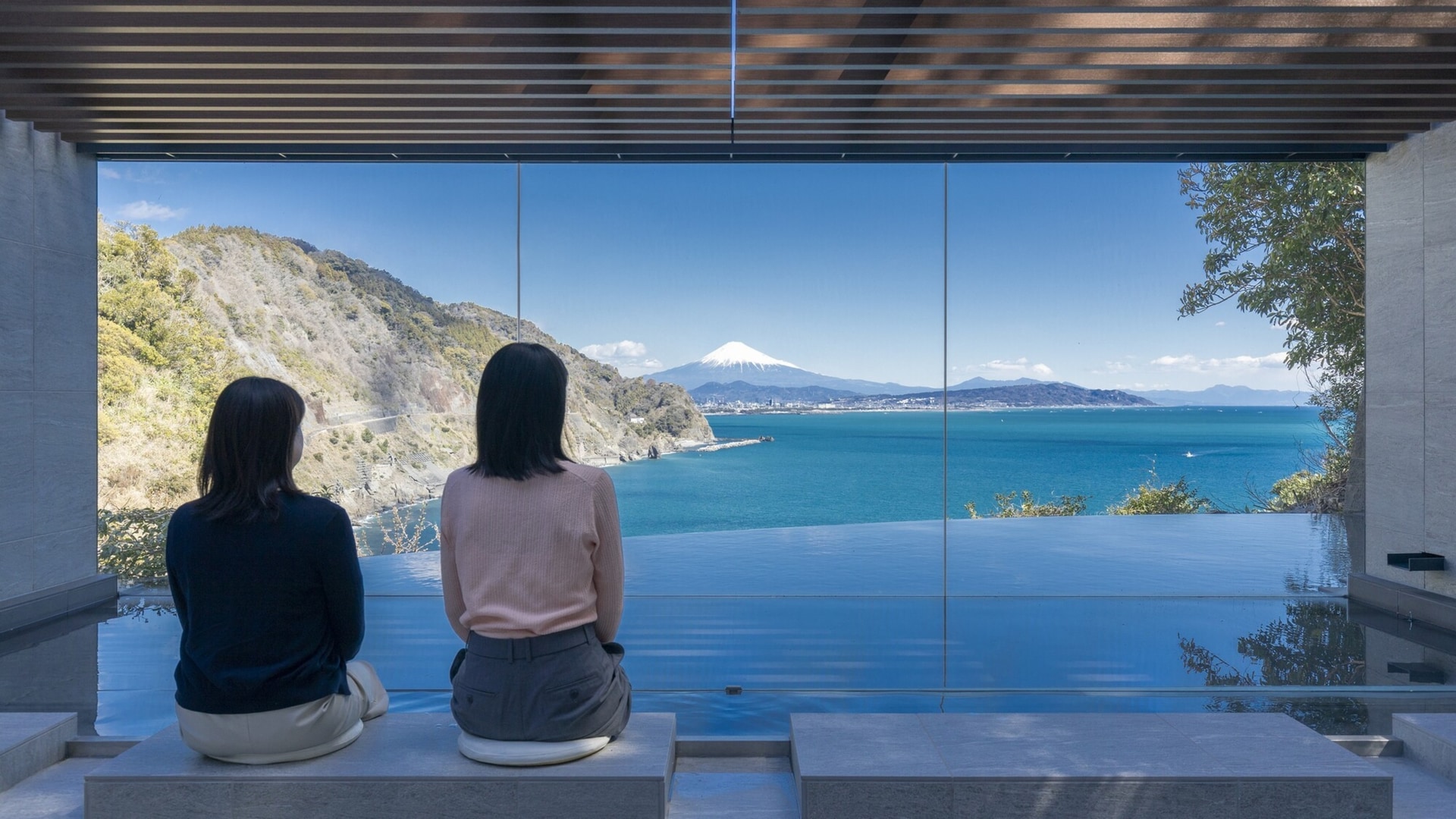富士山＆駿河湾ビューの足湯テラス