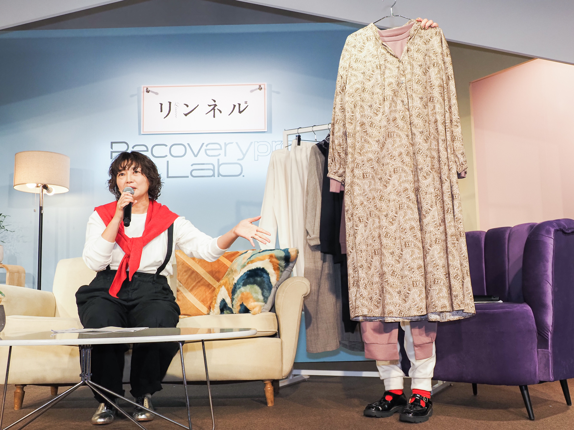 「ワンピースを重ねてレイヤーしていただけると、素敵な出かけ着にも変身できます」（小笹編集長）