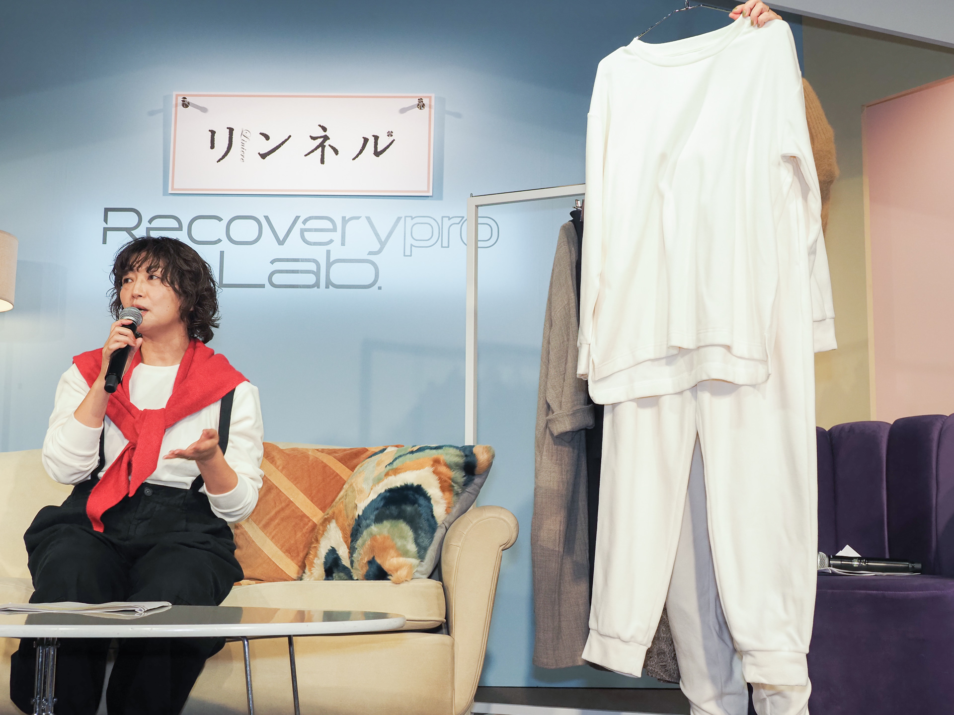 あったかベロア生地の長袖トップス・パンツのセットアップ。それぞれ別売り