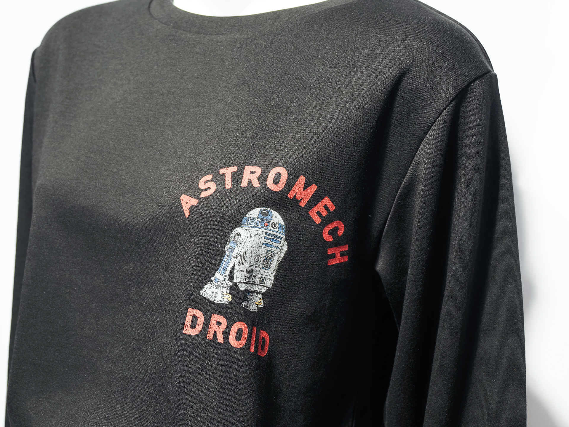 「JAM HOME MADE」プロデュースのR2-D2グラフィック。「STAR WARS」上下セット（長袖＋ロングパンツ、1万9800円）