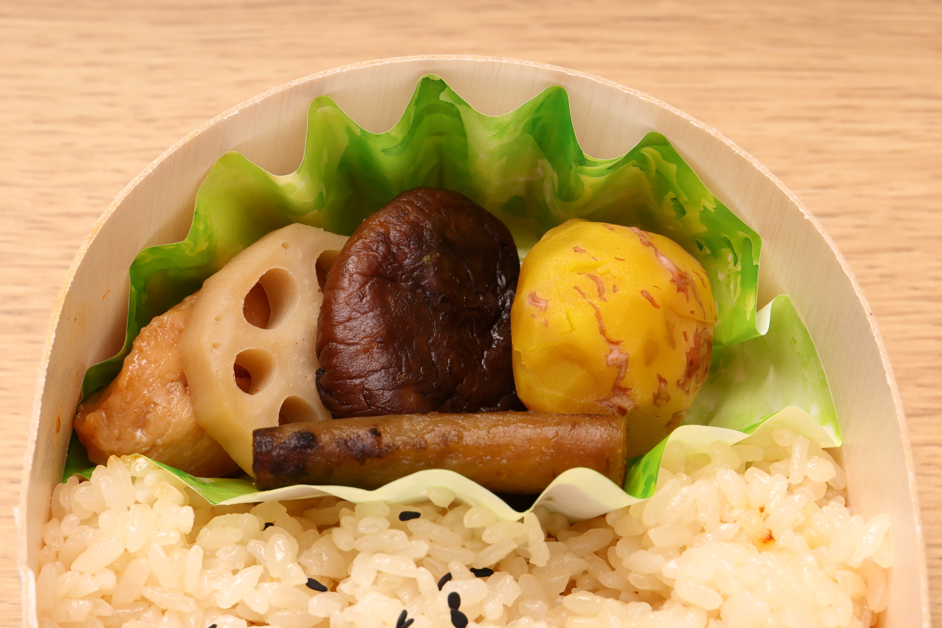 茨城県産のおかずがたっぷり入った「茨城の芋ごはん弁当」
